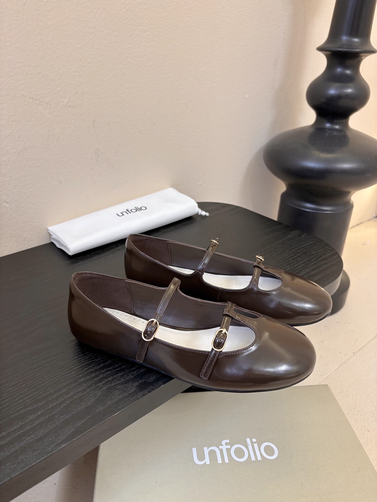 UNFOLIO 26春夏新品简易平底圆头扣带玛丽珍小皮鞋乐福鞋单鞋！｜ 复古撞上质感皮革 是通勤族的时髦