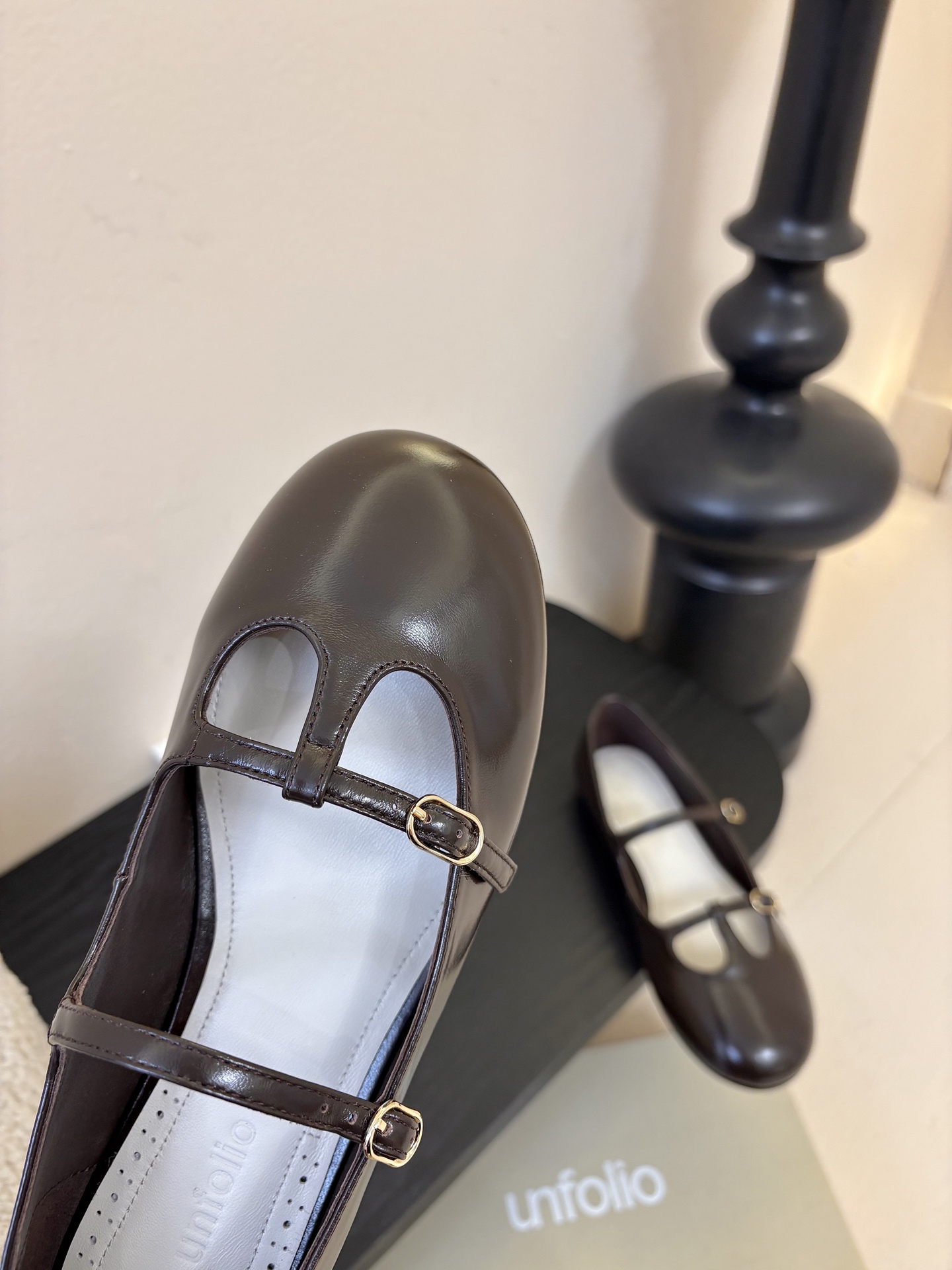 UNFOLIO 26春夏新品简易平底圆头扣带玛丽珍小皮鞋乐福鞋单鞋！｜ 复古撞上质感皮革 是通勤族的时髦