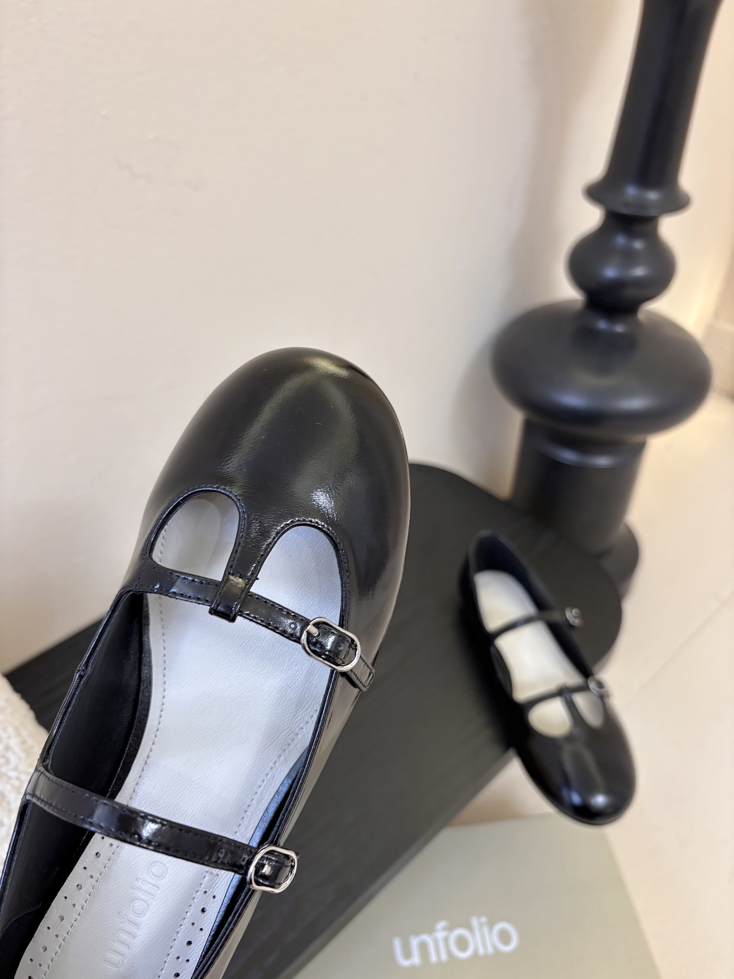 UNFOLIO 26春夏新品简易平底圆头扣带玛丽珍小皮鞋乐福鞋单鞋！｜ 复古撞上质感皮革 是通勤族的时髦