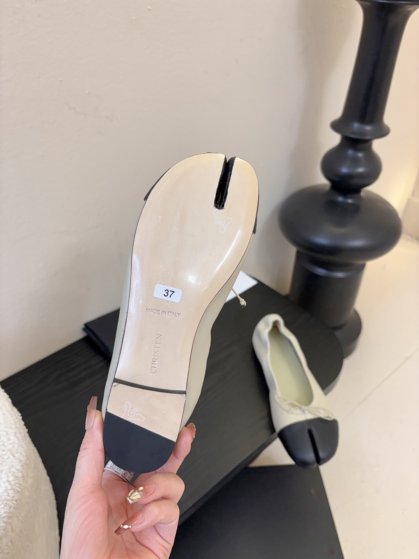 Christe*春夏新品芭蕾平底分趾单鞋既可以配休闲装，也能搭正式/优雅造型，适配多种穿搭场景。用优质皮