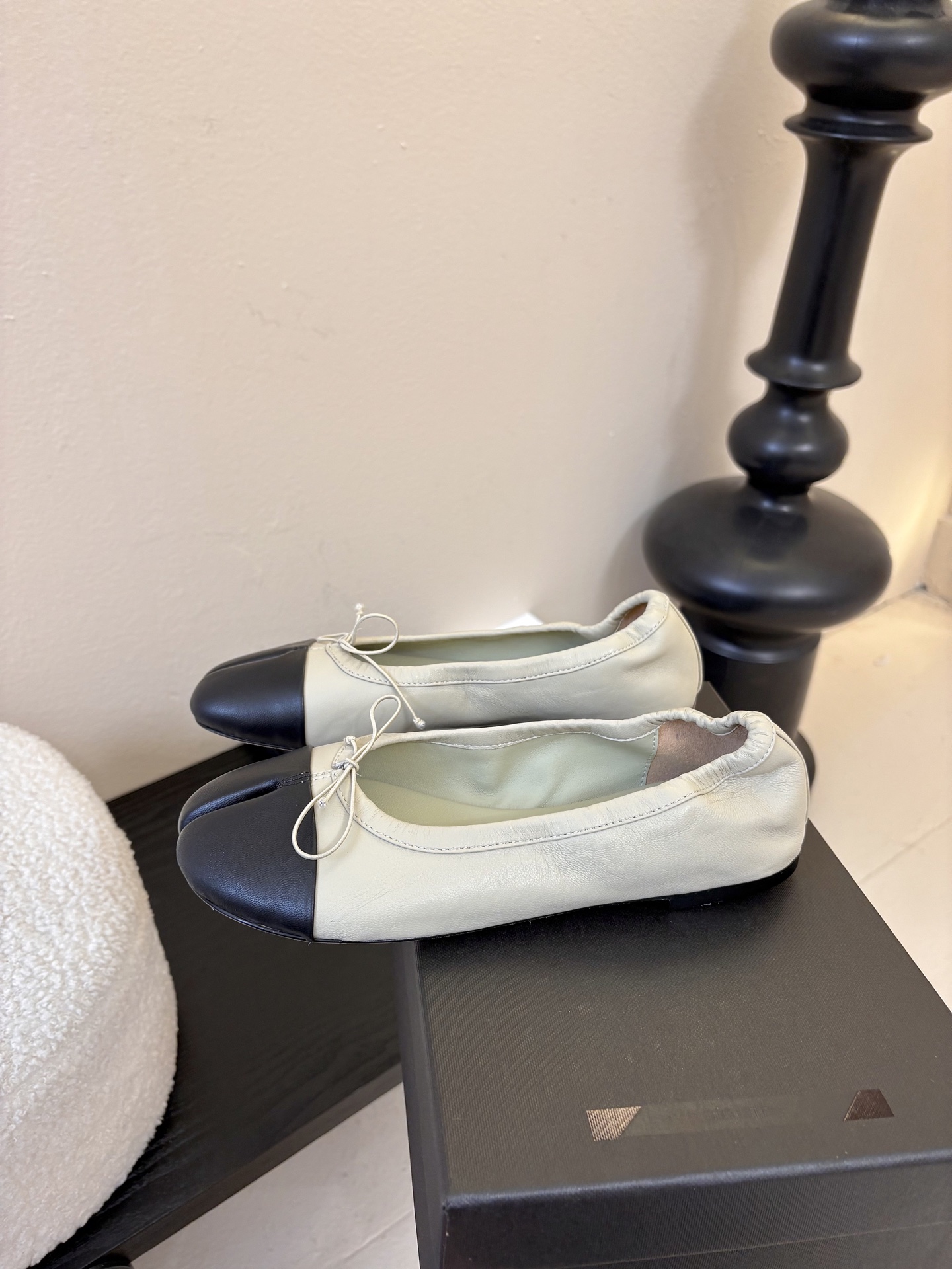 Christe*春夏新品芭蕾平底分趾单鞋既可以配休闲装，也能搭正式/优雅造型，适配多种穿搭场景。用优质皮