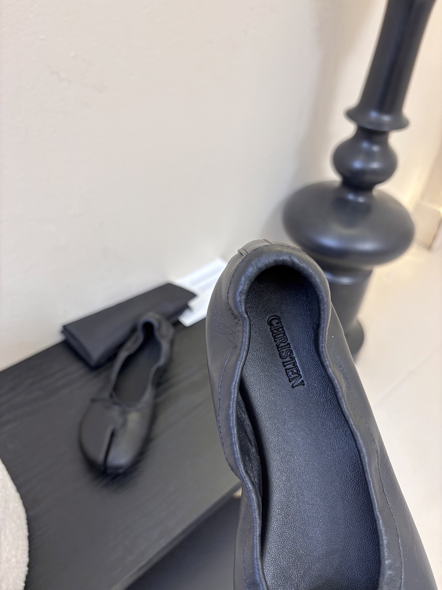 Christe*春夏新品芭蕾平底分趾单鞋既可以配休闲装，也能搭正式/优雅造型，适配多种穿搭场景。用优质皮