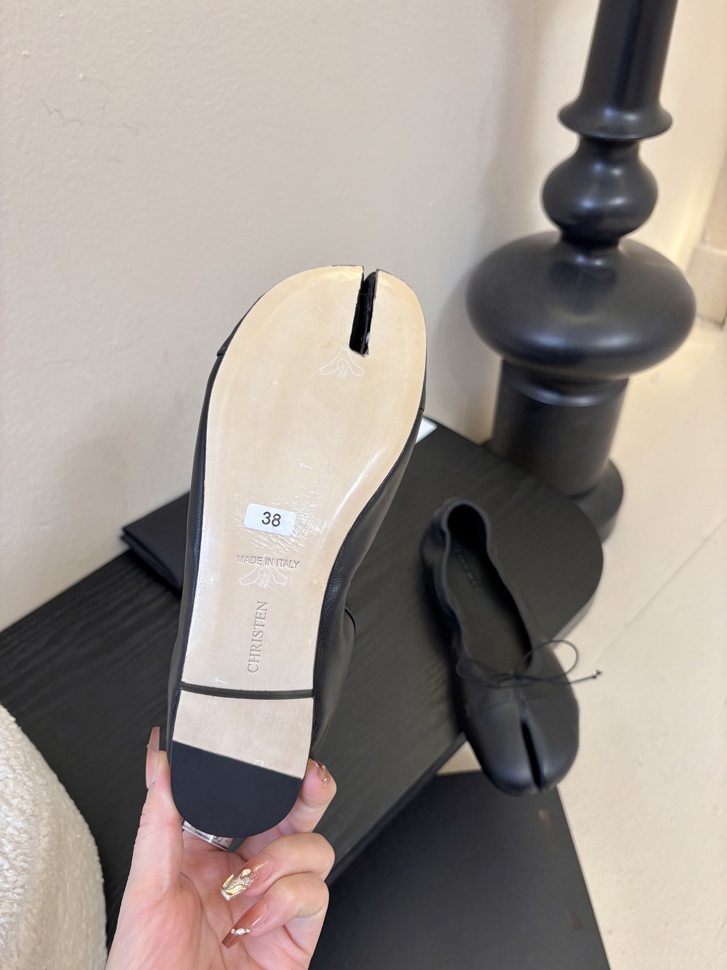 Christe*春夏新品芭蕾平底分趾单鞋既可以配休闲装，也能搭正式/优雅造型，适配多种穿搭场景。用优质皮