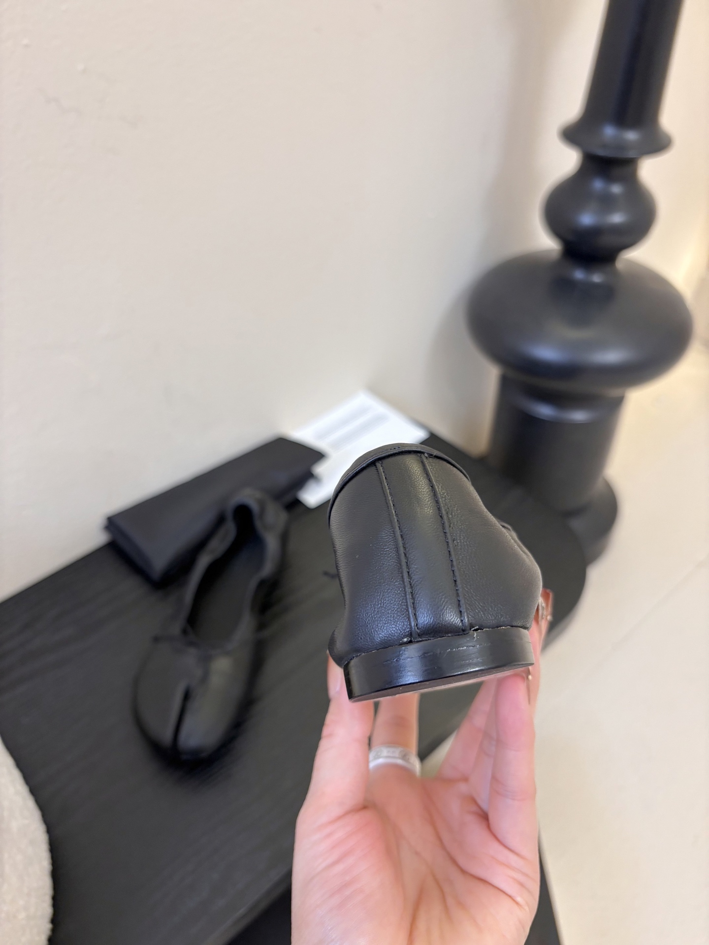 Christe*春夏新品芭蕾平底分趾单鞋既可以配休闲装，也能搭正式/优雅造型，适配多种穿搭场景。用优质皮