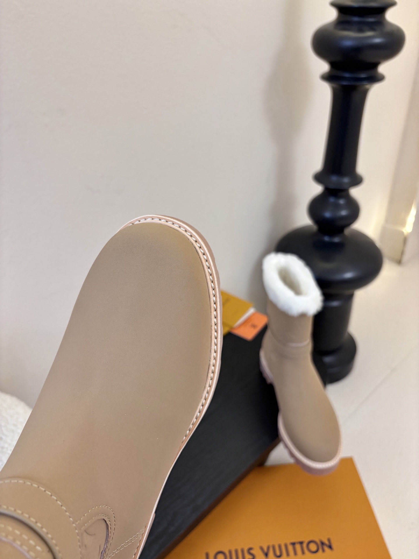 lv fw25 new arrival-～lv 25秋冬皮毛一体靴子鞋面是磨砂牛皮，质地细腻，质感超好！