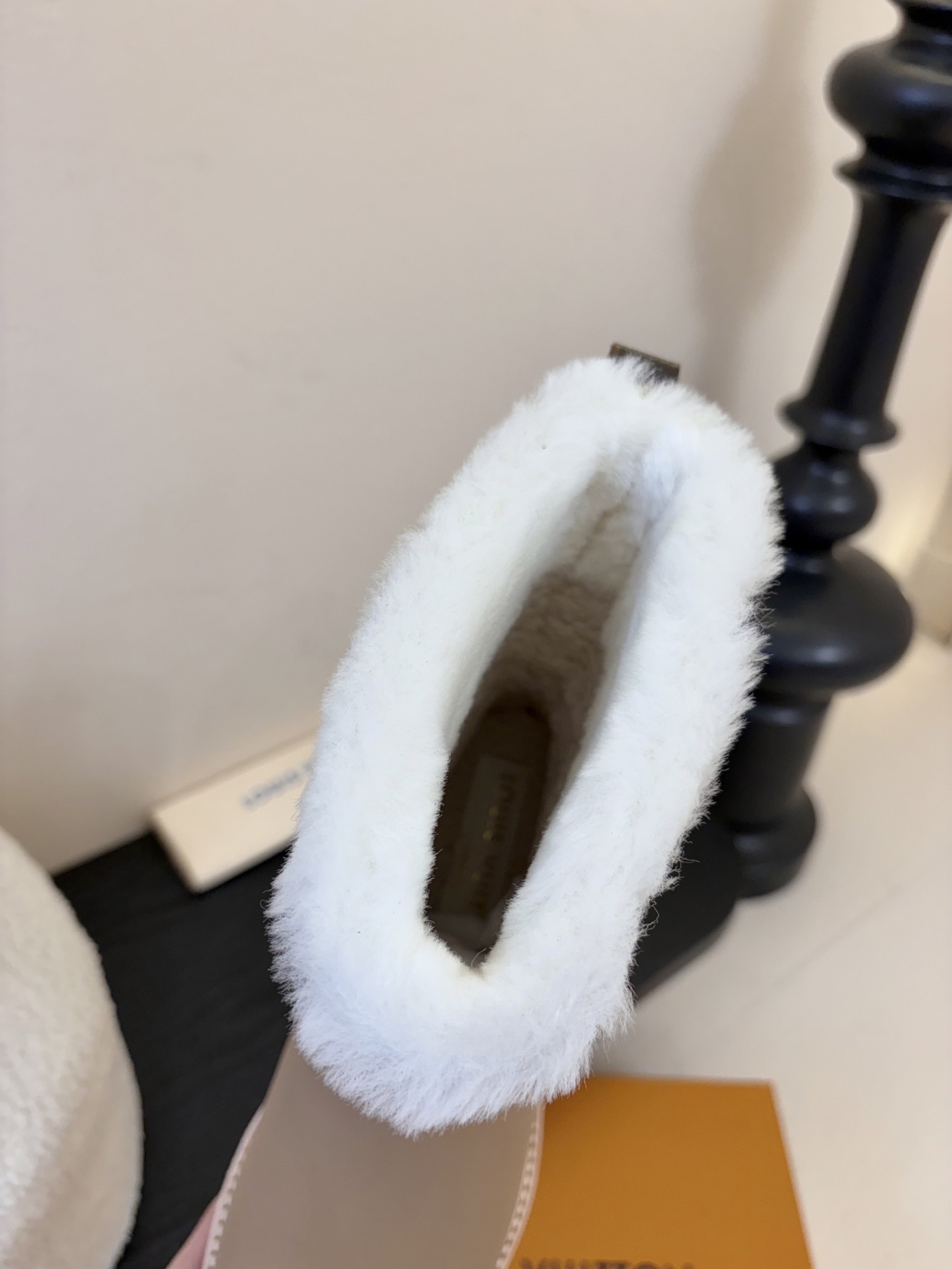 lv fw25 new arrival-～lv 25秋冬皮毛一体靴子鞋面是磨砂牛皮，质地细腻，质感超好！