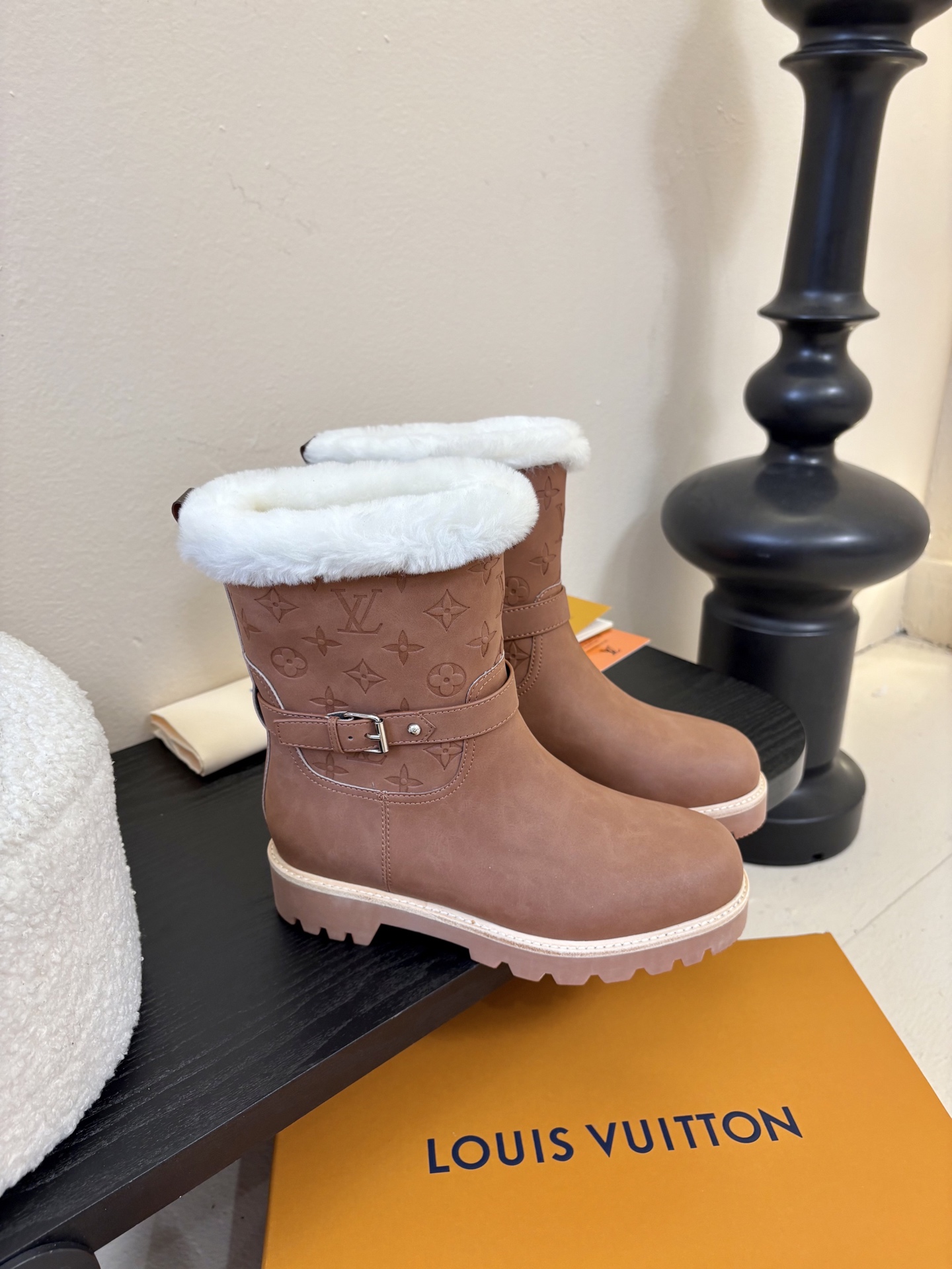 lv fw25 new arrival-～lv 25秋冬皮毛一体靴子鞋面是磨砂牛皮，质地细腻，质感超好！