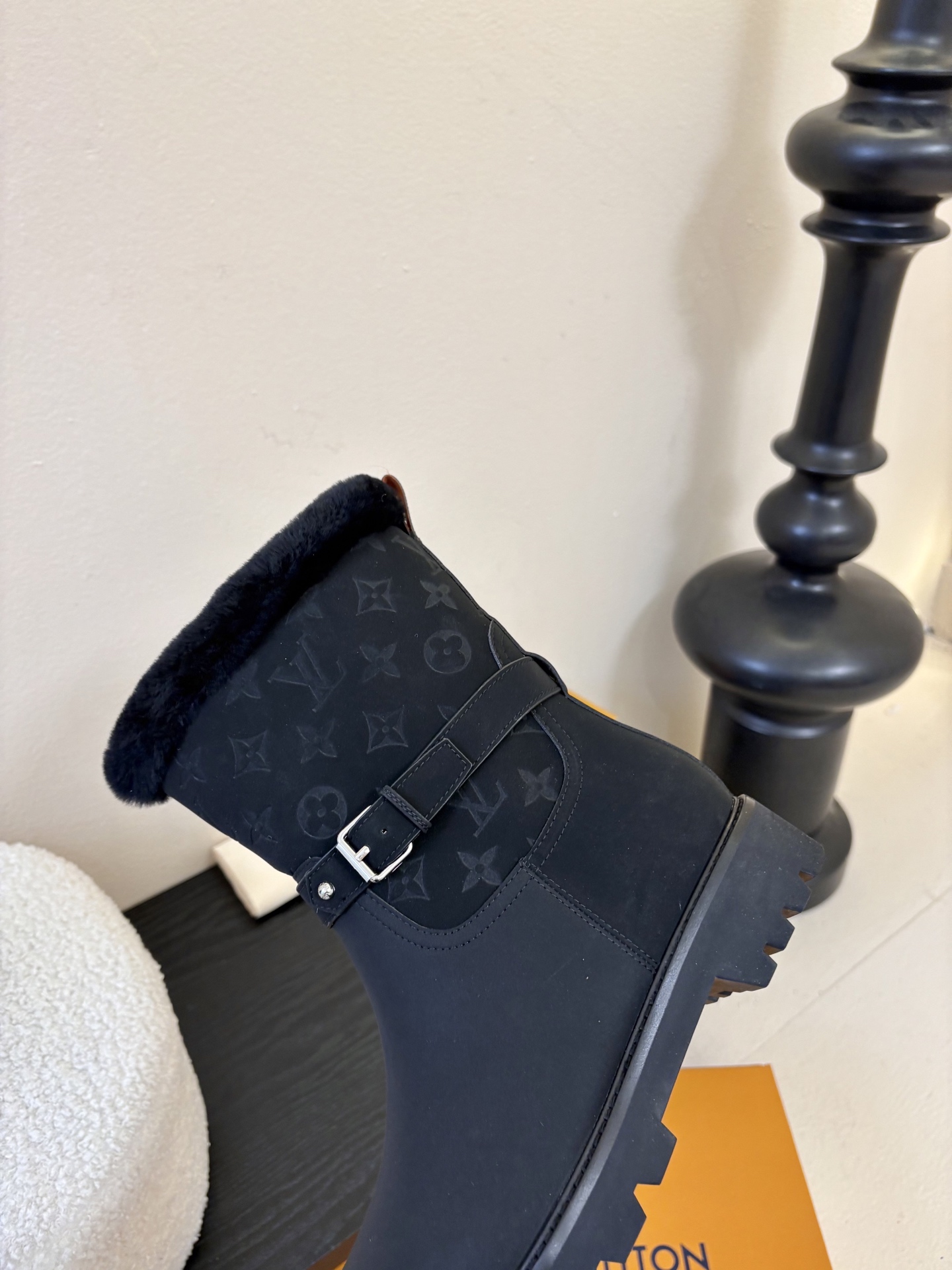 lv fw25 new arrival-～lv 25秋冬皮毛一体靴子鞋面是磨砂牛皮，质地细腻，质感超好！