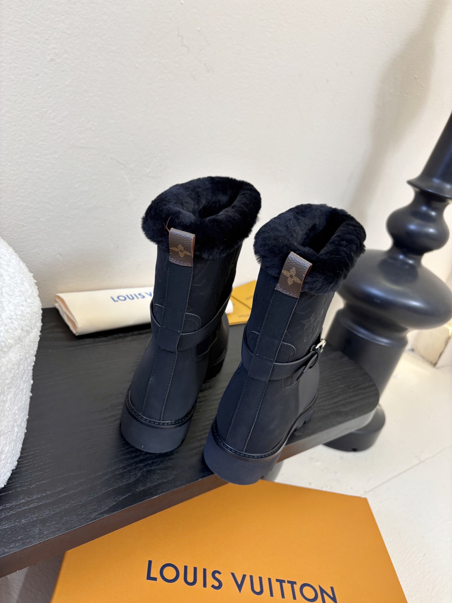 lv fw25 new arrival-～lv 25秋冬皮毛一体靴子鞋面是磨砂牛皮，质地细腻，质感超好！