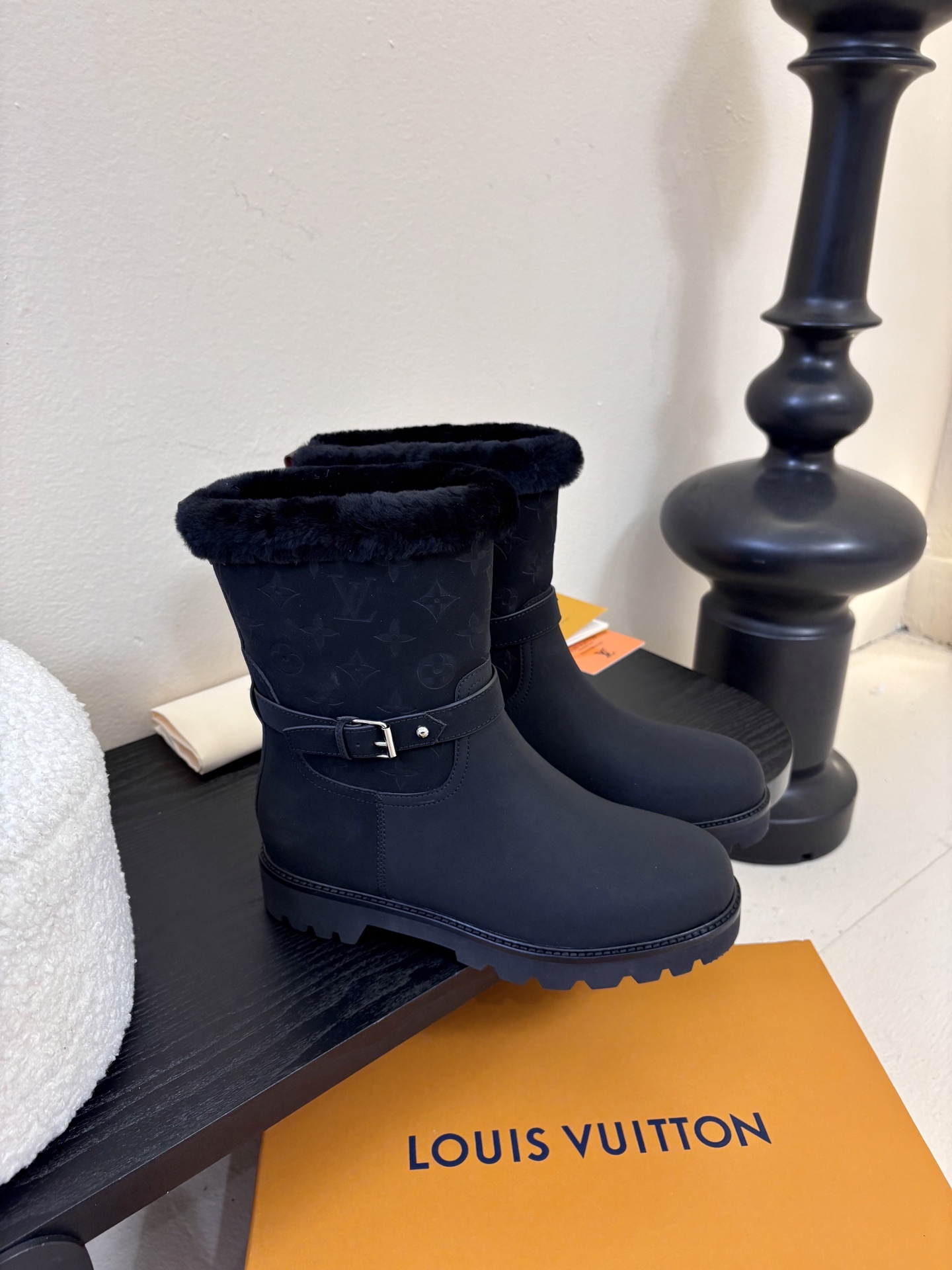 lv fw25 new arrival-～lv 25秋冬皮毛一体靴子鞋面是磨砂牛皮，质地细腻，质感超好！