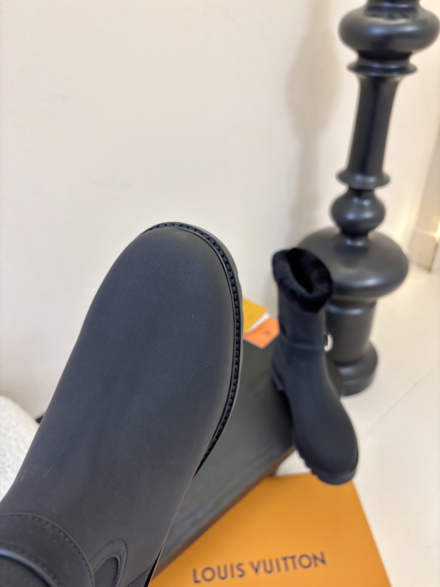 lv fw25 new arrival-～lv 25秋冬皮毛一体靴子鞋面是磨砂牛皮，质地细腻，质感超好！