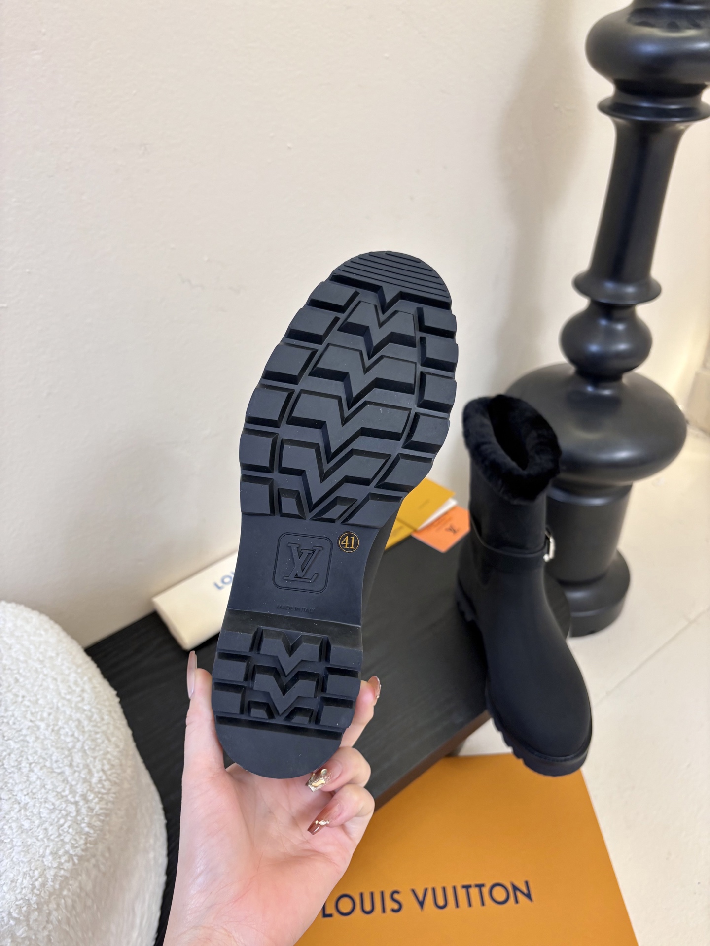 lv fw25 new arrival-～lv 25秋冬皮毛一体靴子鞋面是磨砂牛皮，质地细腻，质感超好！