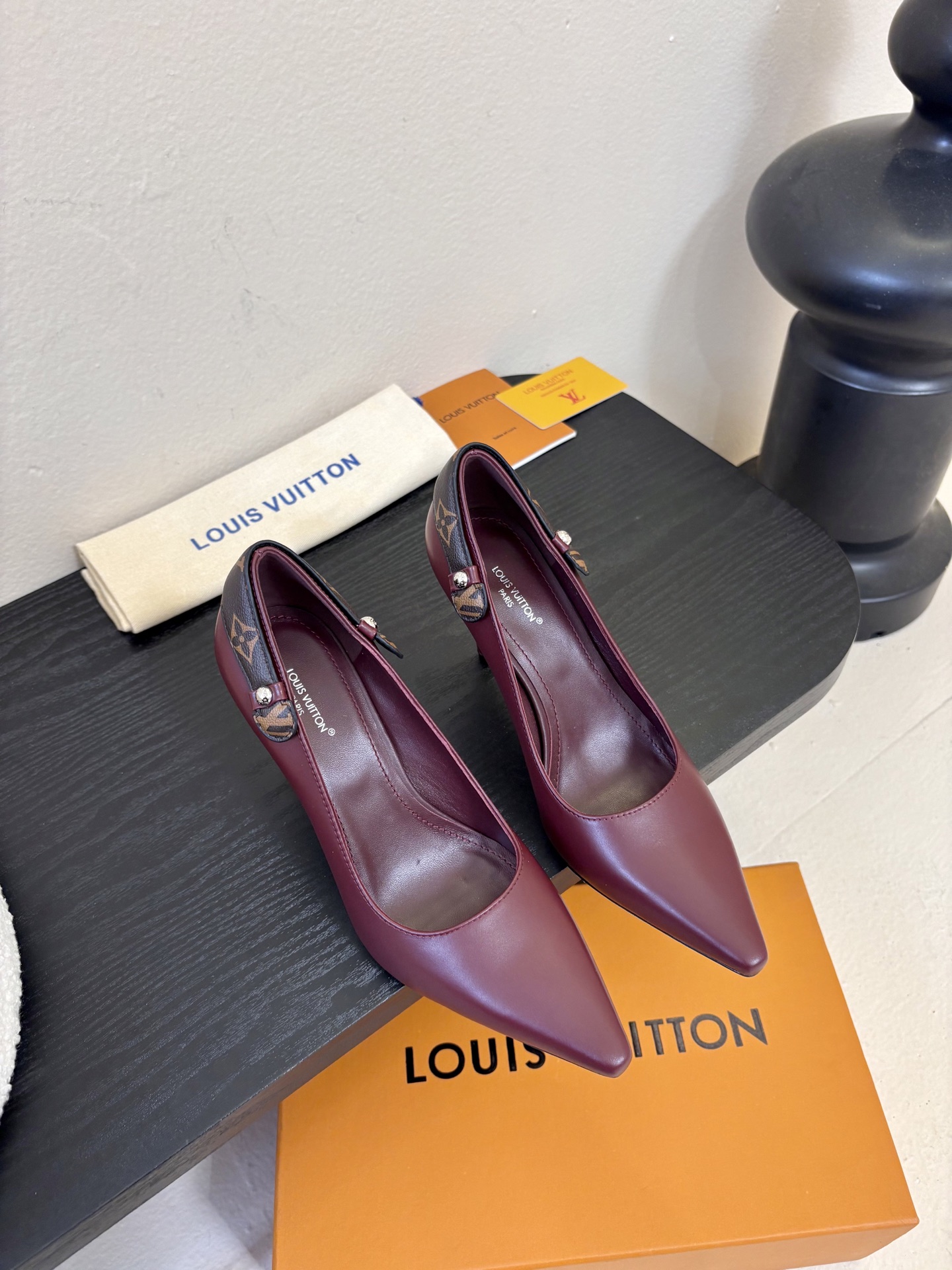 夏季新款 LOUIS VUITTON 路易威登 LV LEGACY 露跟高跟鞋后空凉鞋尖头猫跟高跟凉鞋本