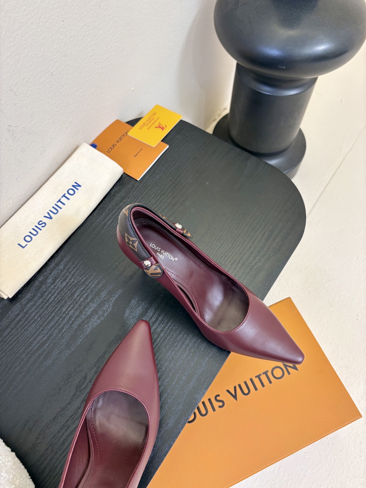 夏季新款 LOUIS VUITTON 路易威登 LV LEGACY 露跟高跟鞋后空凉鞋尖头猫跟高跟凉鞋本