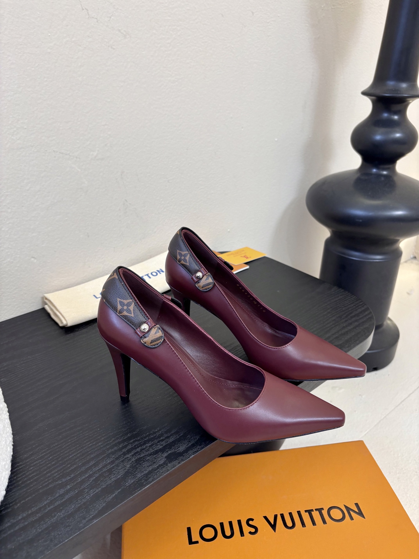 夏季新款 LOUIS VUITTON 路易威登 LV LEGACY 露跟高跟鞋后空凉鞋尖头猫跟高跟凉鞋本