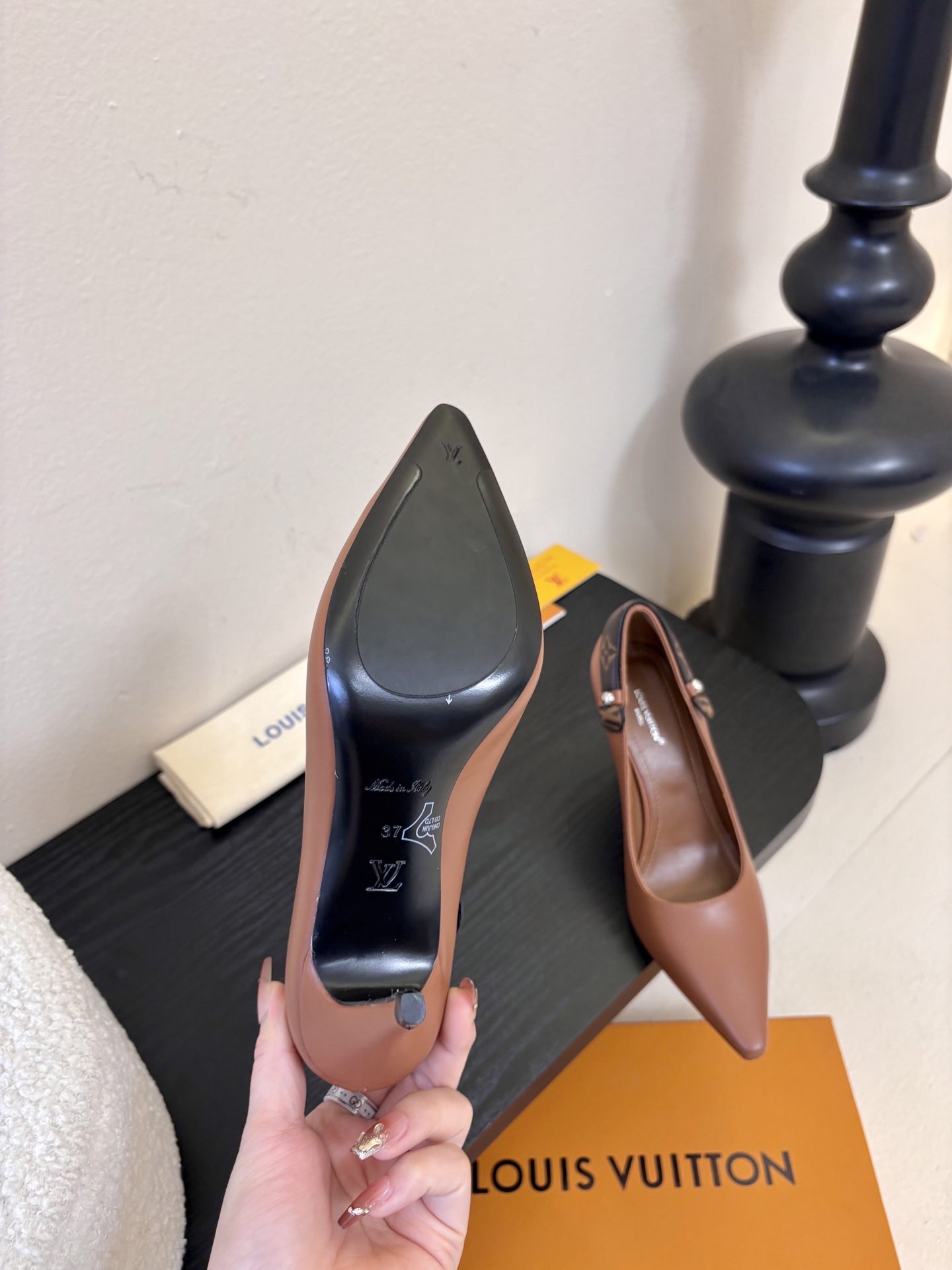 夏季新款 LOUIS VUITTON 路易威登 LV LEGACY 露跟高跟鞋后空凉鞋尖头猫跟高跟凉鞋本