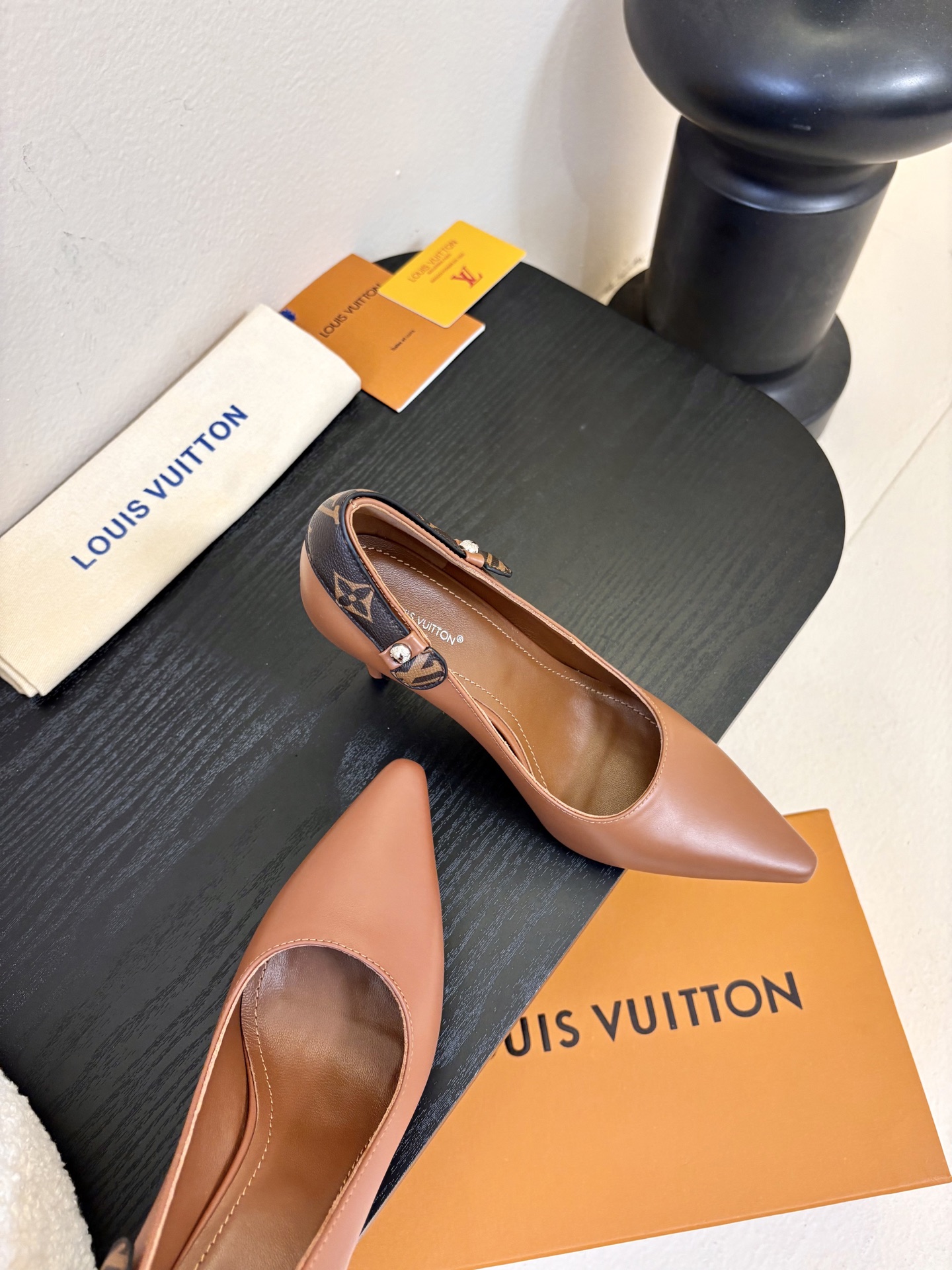 夏季新款 LOUIS VUITTON 路易威登 LV LEGACY 露跟高跟鞋后空凉鞋尖头猫跟高跟凉鞋本