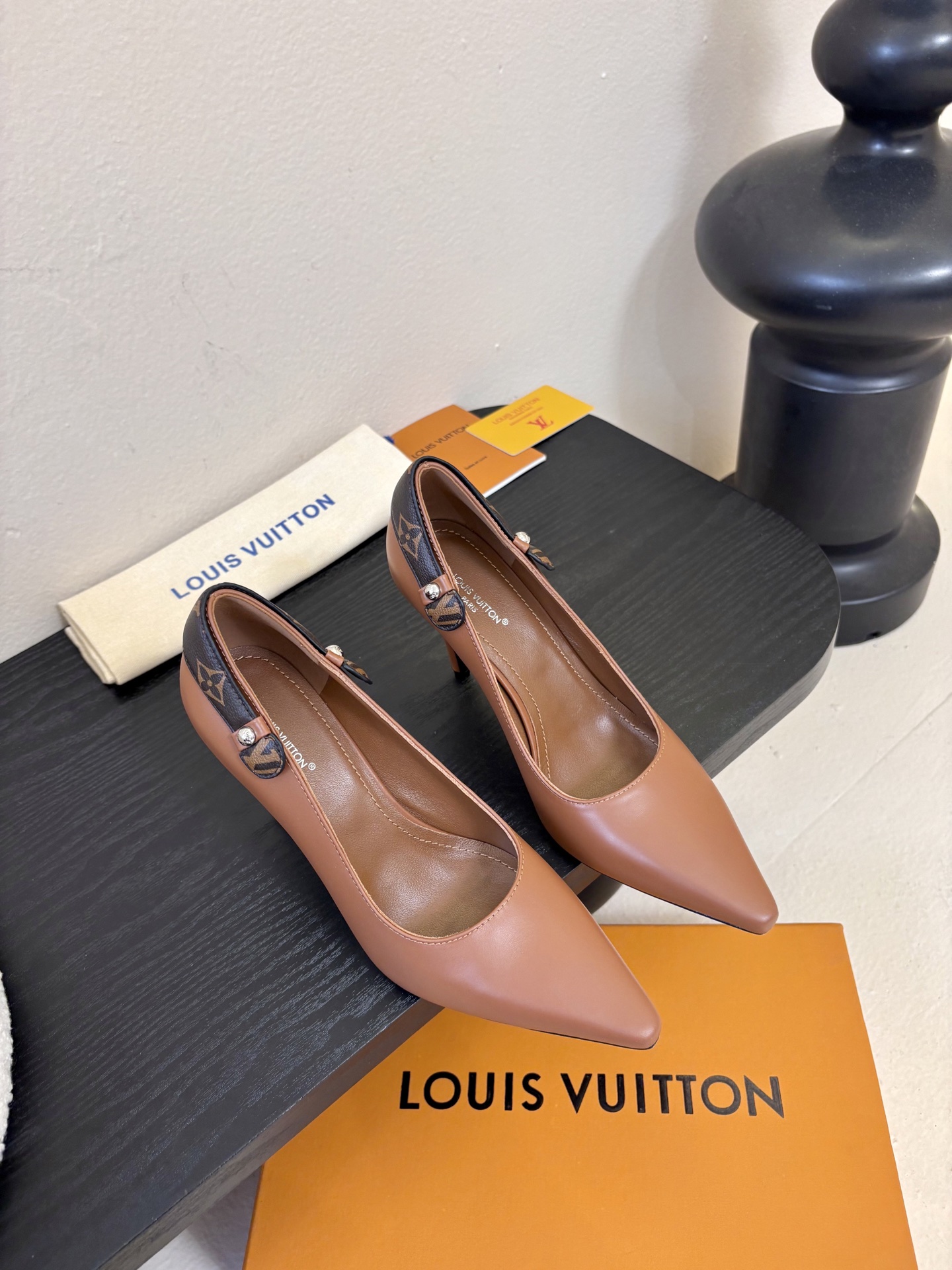 夏季新款 LOUIS VUITTON 路易威登 LV LEGACY 露跟高跟鞋后空凉鞋尖头猫跟高跟凉鞋本