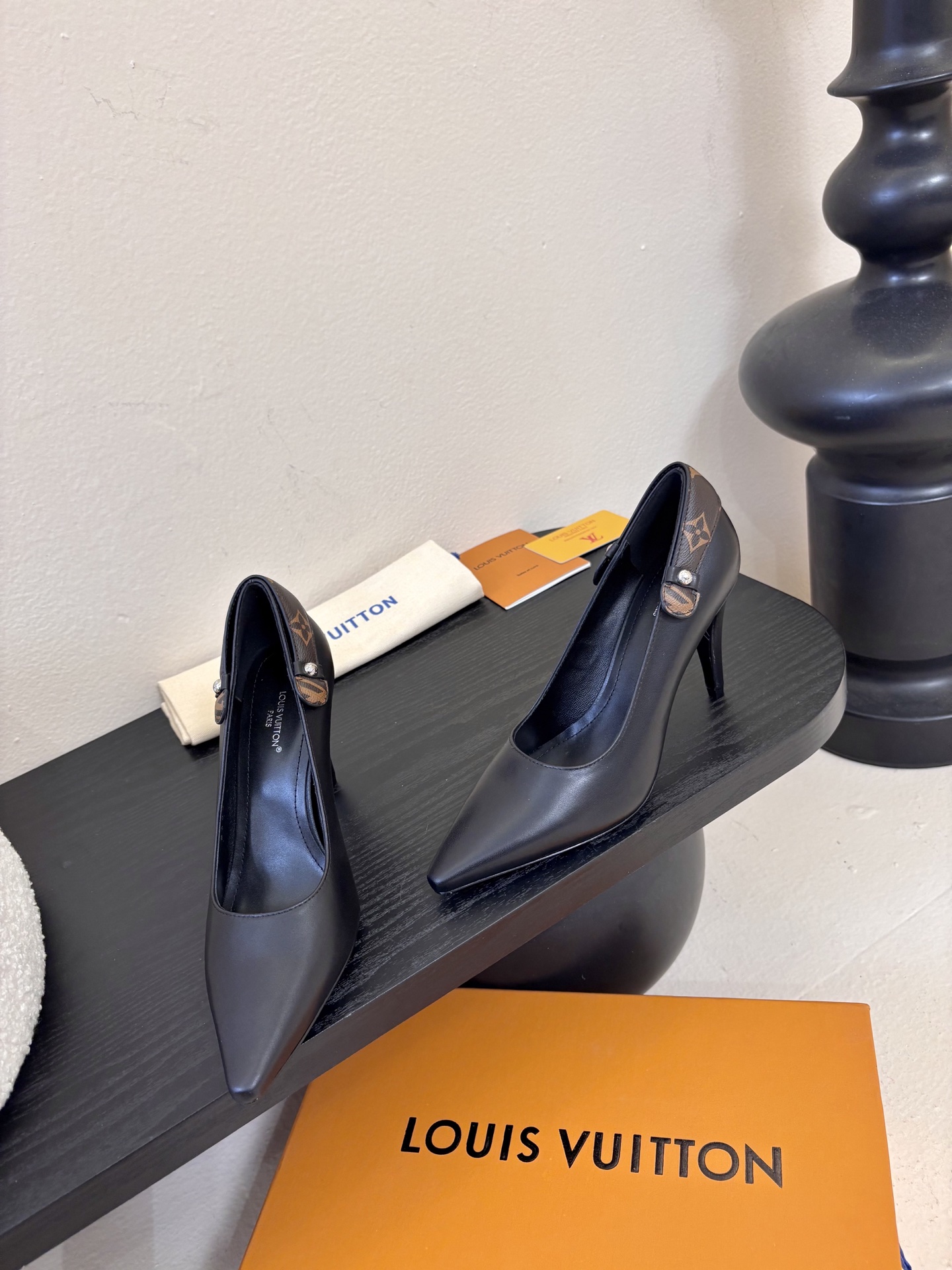 夏季新款 LOUIS VUITTON 路易威登 LV LEGACY 露跟高跟鞋后空凉鞋尖头猫跟高跟凉鞋本