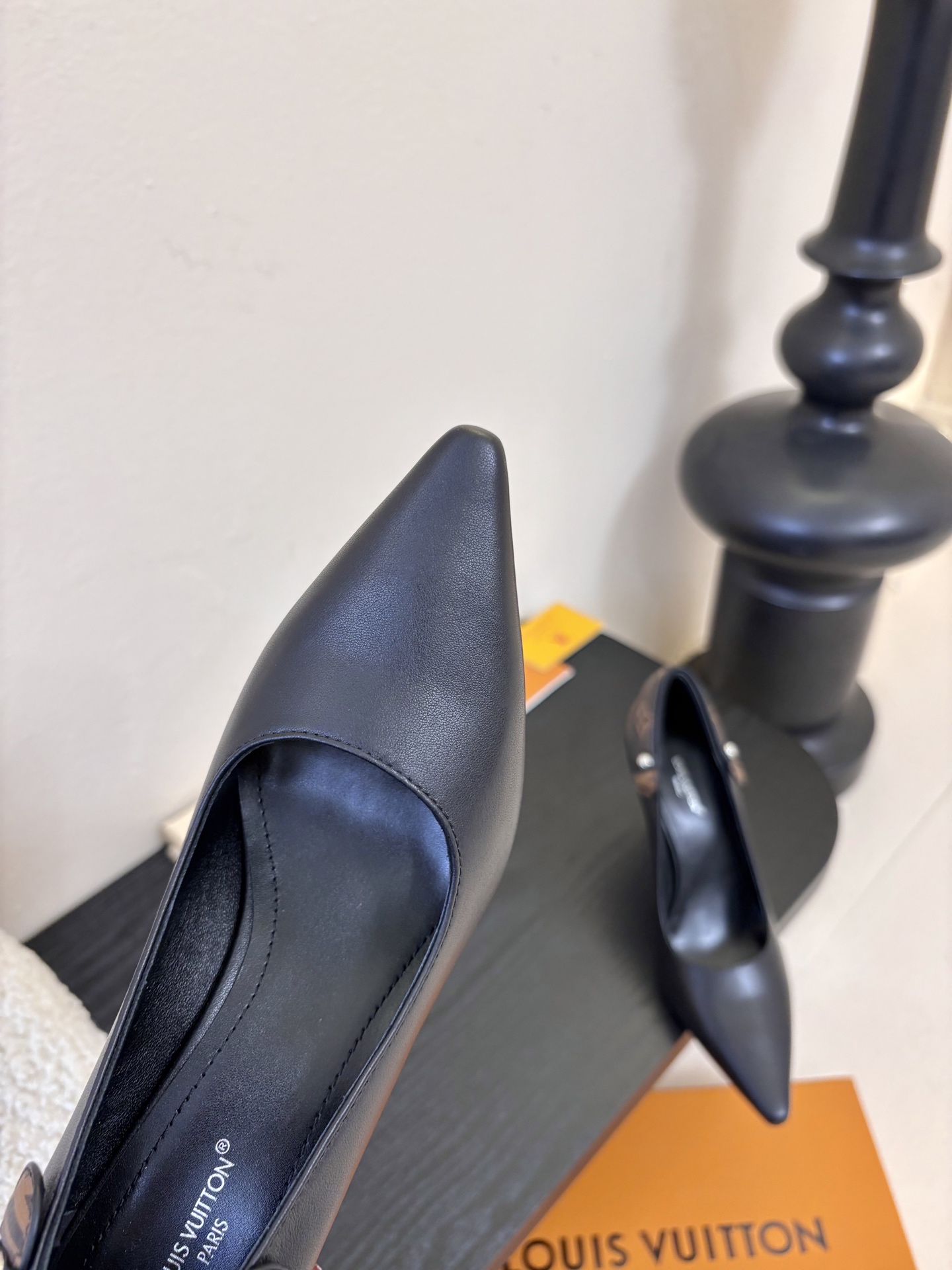 夏季新款 LOUIS VUITTON 路易威登 LV LEGACY 露跟高跟鞋后空凉鞋尖头猫跟高跟凉鞋本