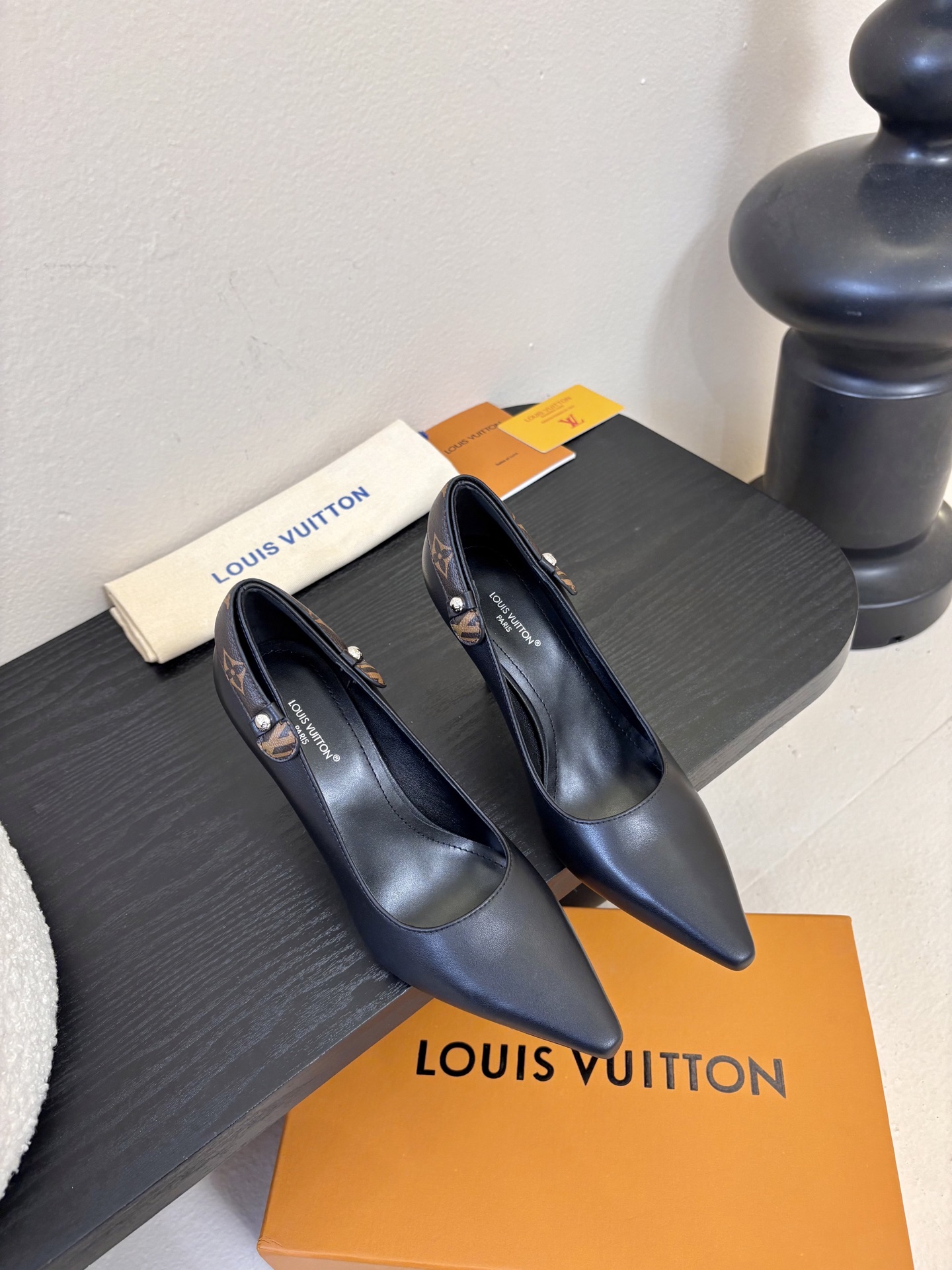 夏季新款 LOUIS VUITTON 路易威登 LV LEGACY 露跟高跟鞋后空凉鞋尖头猫跟高跟凉鞋本