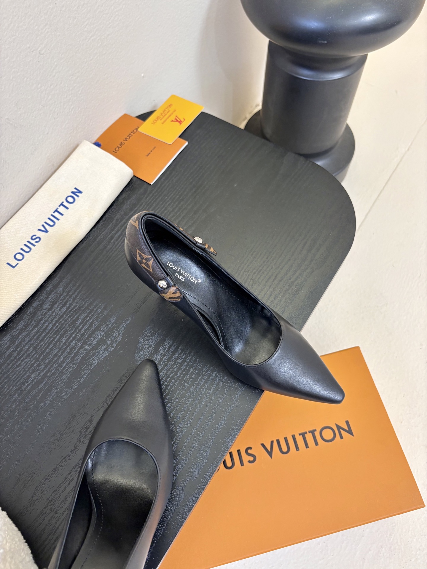 夏季新款 LOUIS VUITTON 路易威登 LV LEGACY 露跟高跟鞋后空凉鞋尖头猫跟高跟凉鞋本