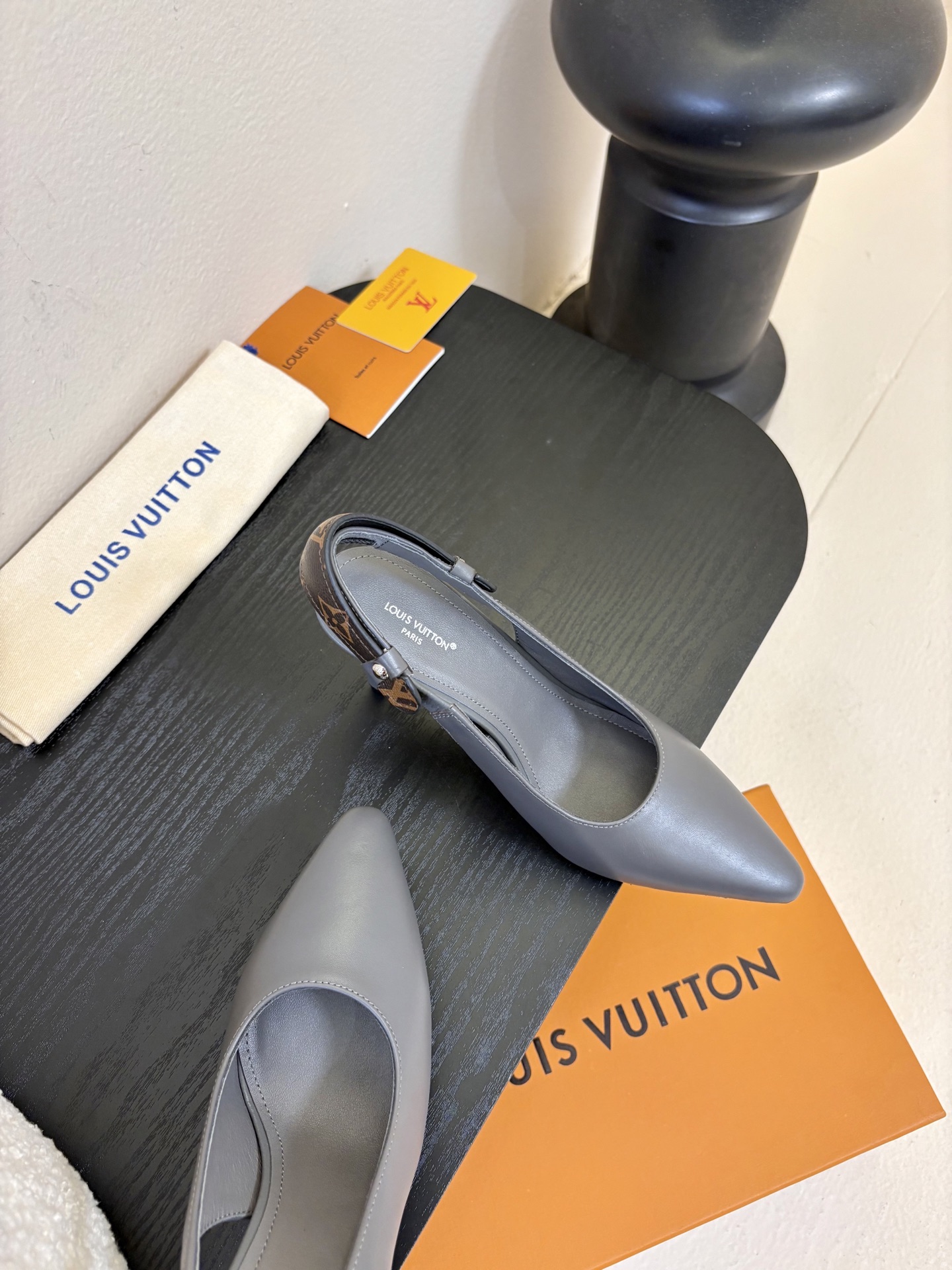 夏季新款 LOUIS VUITTON 路易威登 LV LEGACY 露跟高跟鞋后空凉鞋尖头猫跟高跟凉鞋本