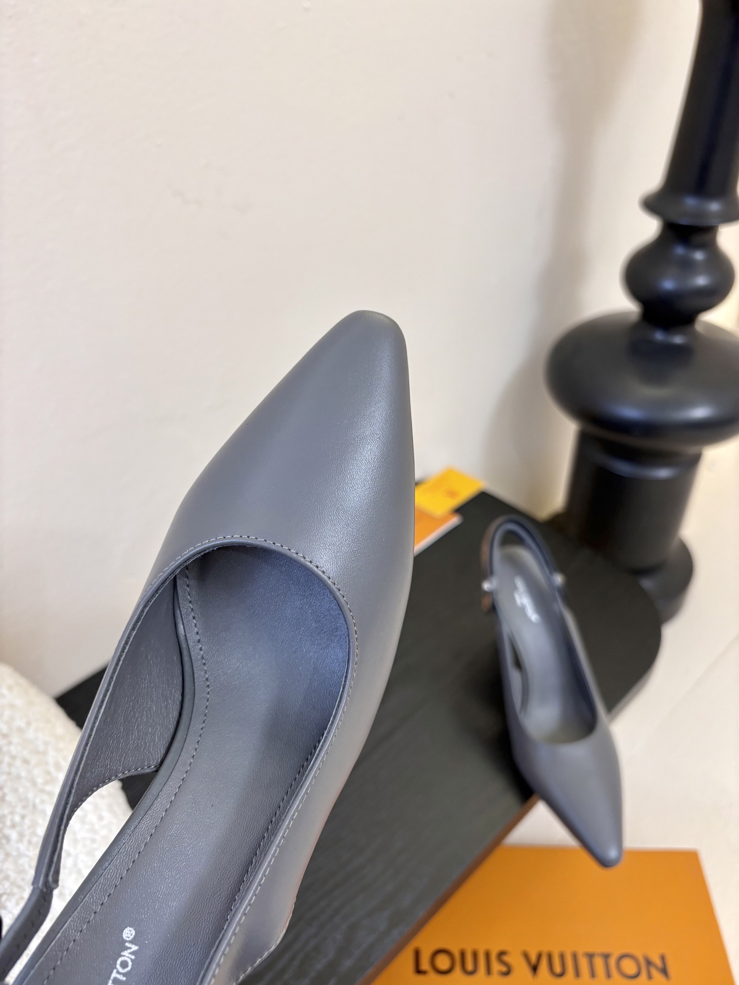 夏季新款 LOUIS VUITTON 路易威登 LV LEGACY 露跟高跟鞋后空凉鞋尖头猫跟高跟凉鞋本