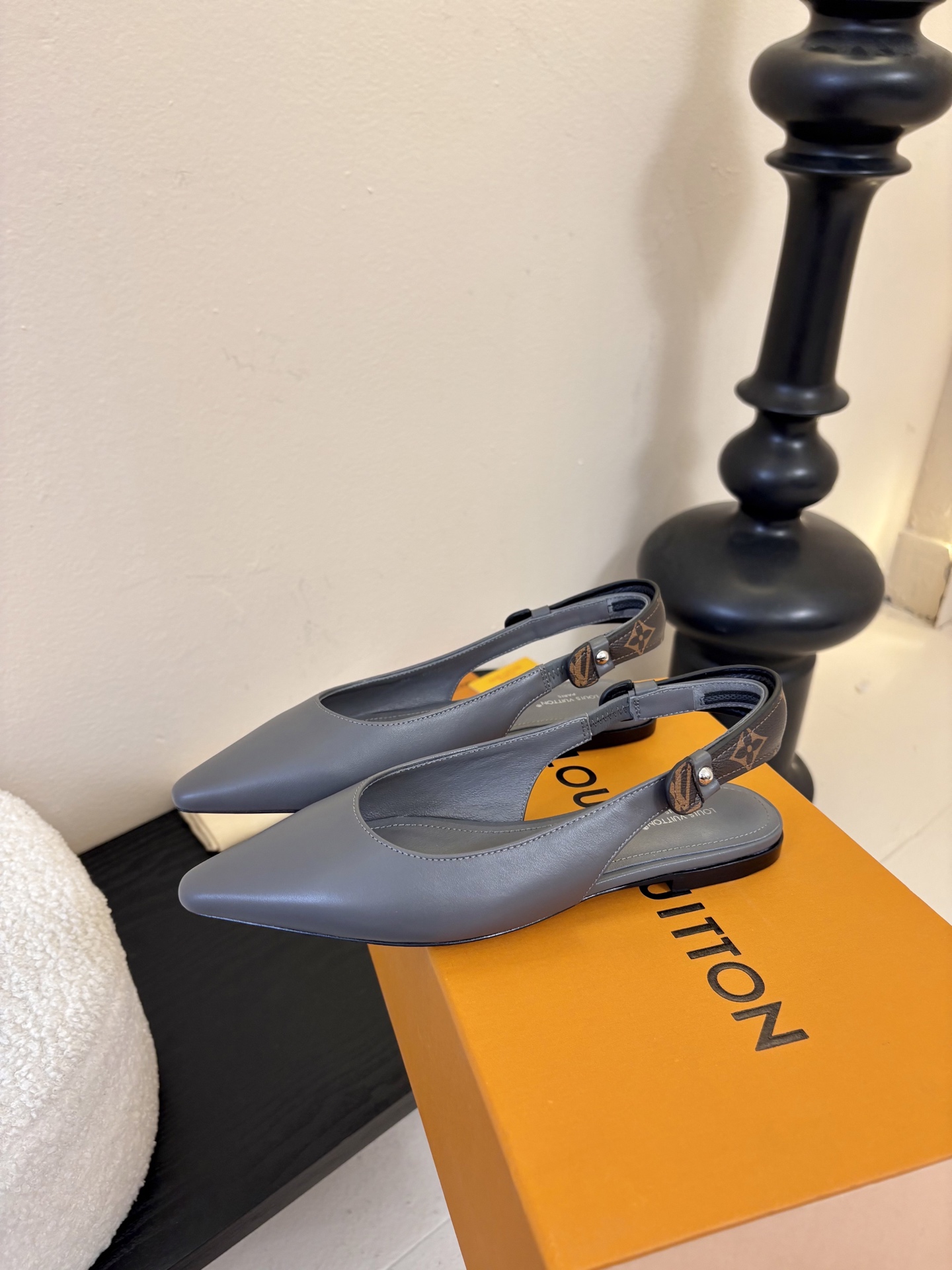 夏季新款 LOUIS VUITTON 路易威登 LV LEGACY 露跟高跟鞋后空凉鞋尖头猫跟高跟凉鞋本