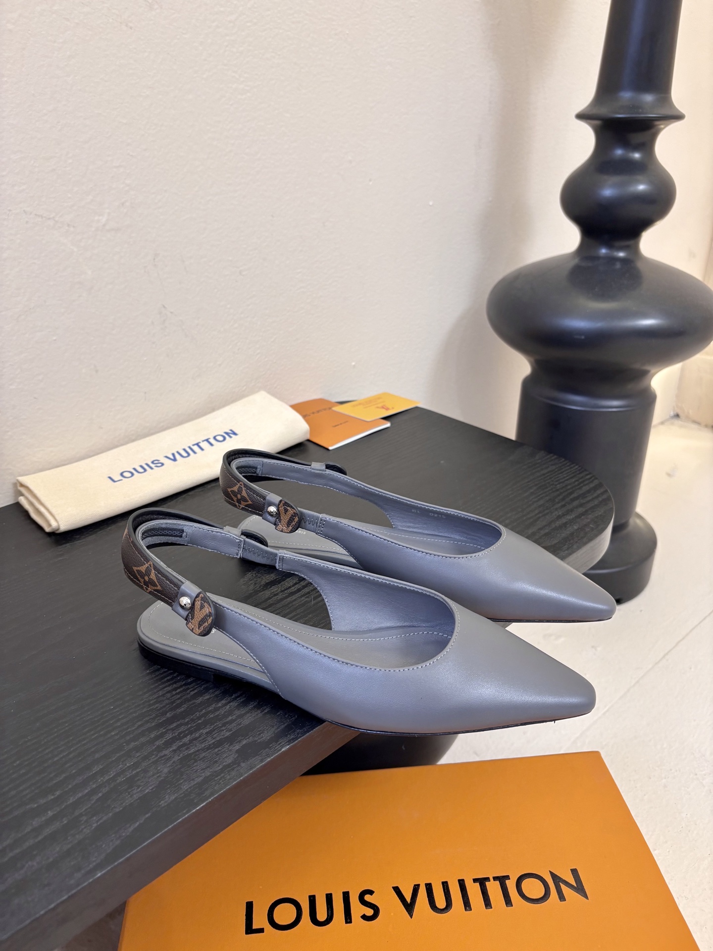 夏季新款 LOUIS VUITTON 路易威登 LV LEGACY 露跟高跟鞋后空凉鞋尖头猫跟高跟凉鞋本