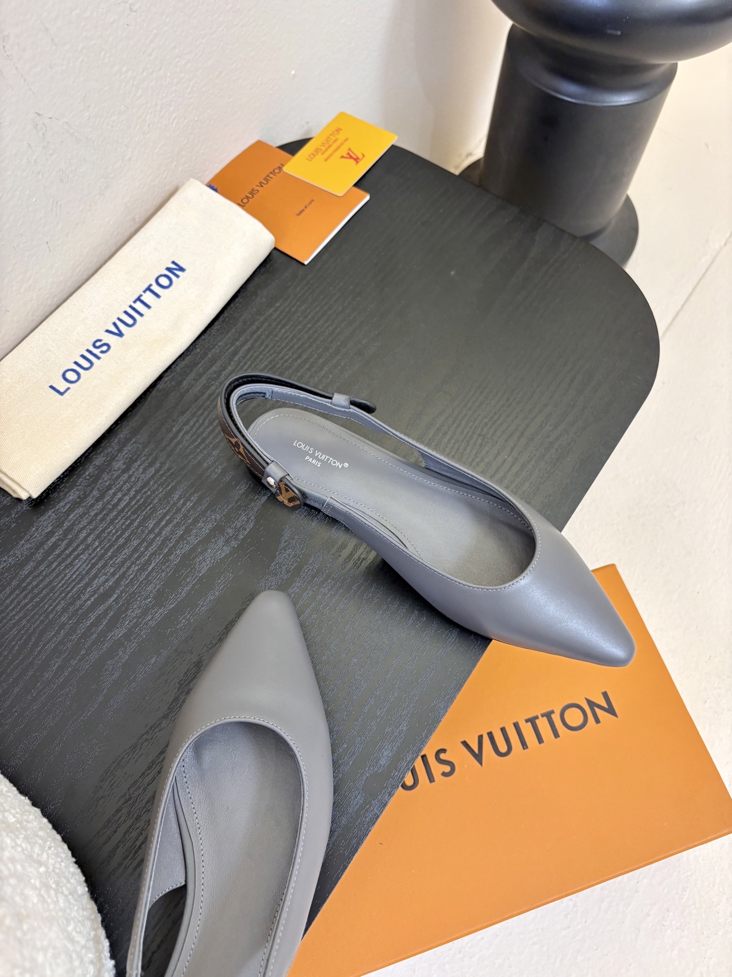 夏季新款 LOUIS VUITTON 路易威登 LV LEGACY 露跟高跟鞋后空凉鞋尖头猫跟高跟凉鞋本