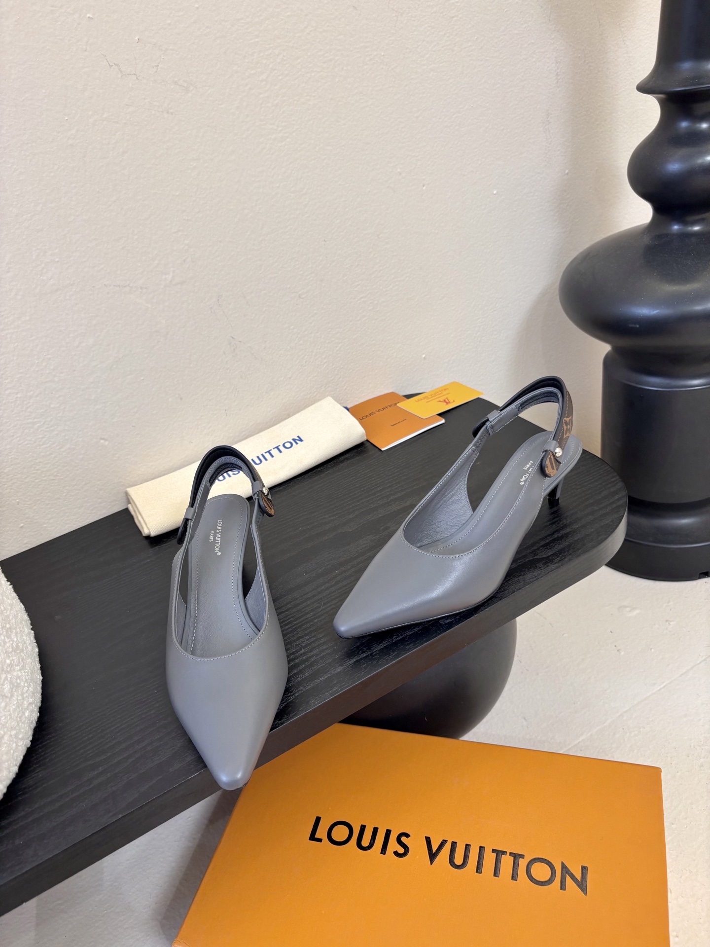 夏季新款 LOUIS VUITTON 路易威登 LV LEGACY 露跟高跟鞋后空凉鞋尖头猫跟高跟凉鞋本