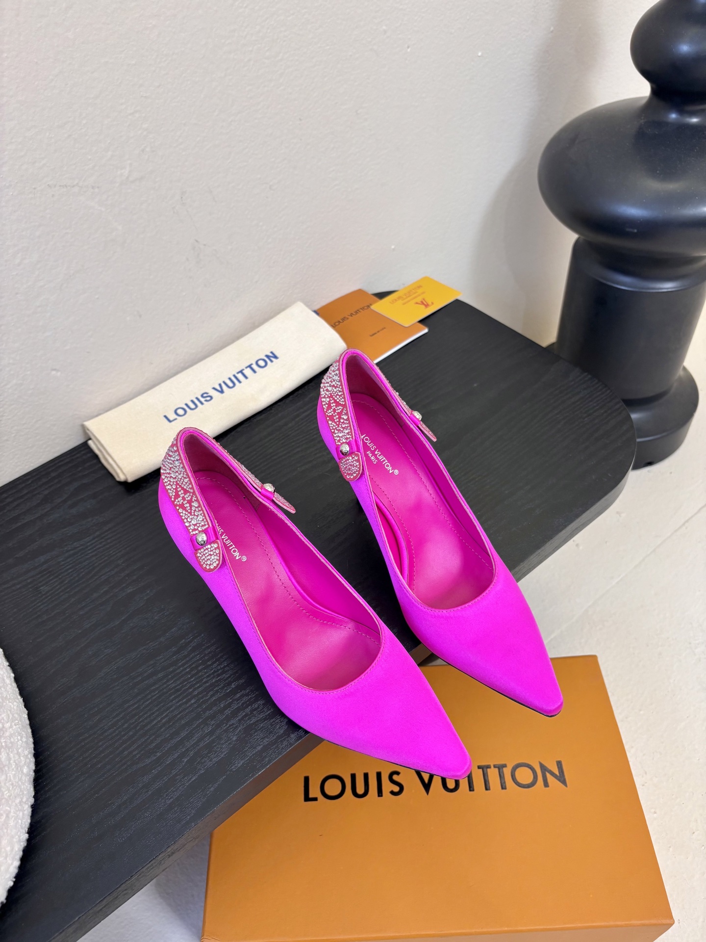 夏季新款 LOUIS VUITTON 路易威登 LV LEGACY 露跟高跟鞋后空凉鞋尖头猫跟高跟凉鞋本