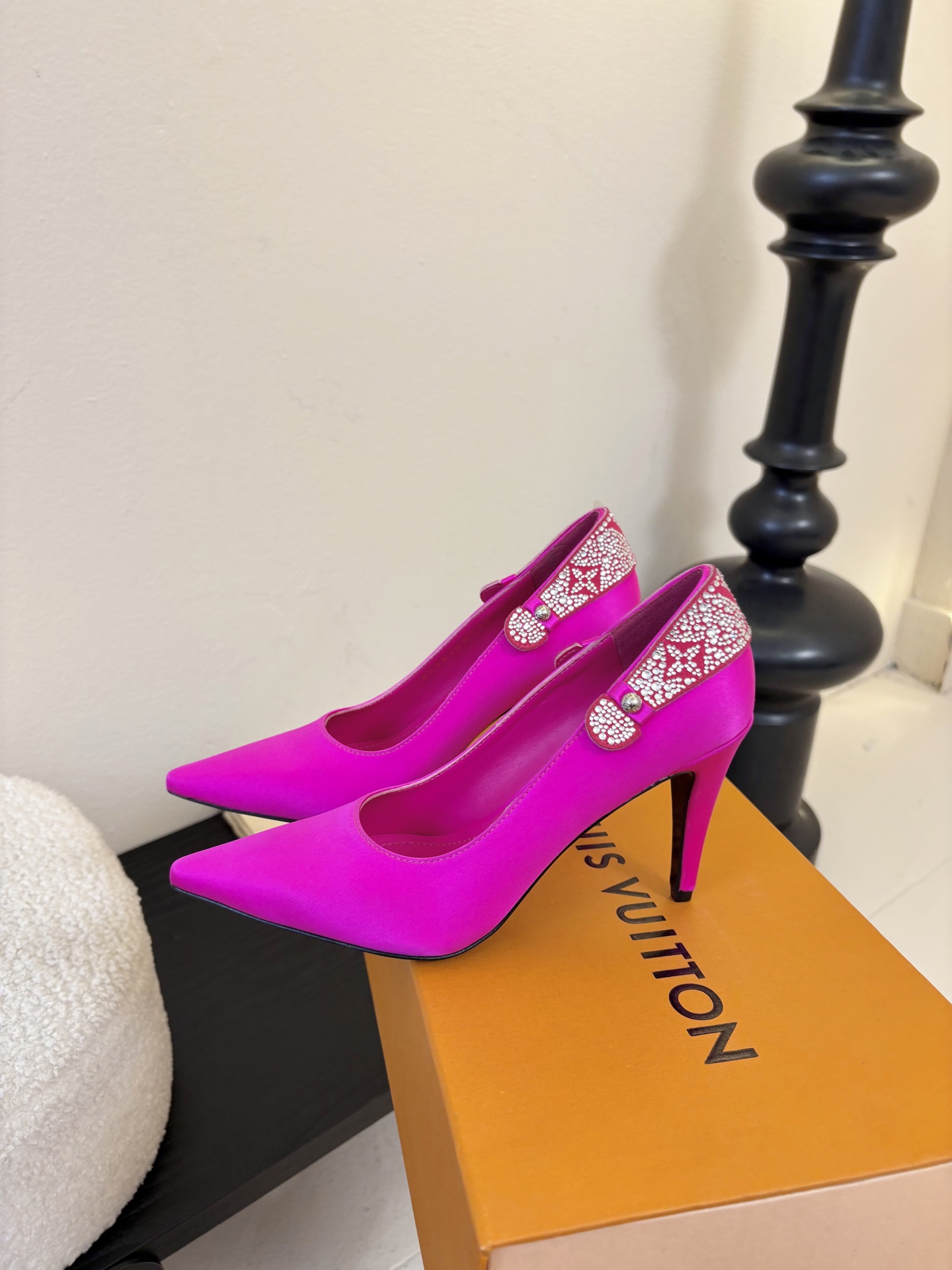 夏季新款 LOUIS VUITTON 路易威登 LV LEGACY 露跟高跟鞋后空凉鞋尖头猫跟高跟凉鞋本