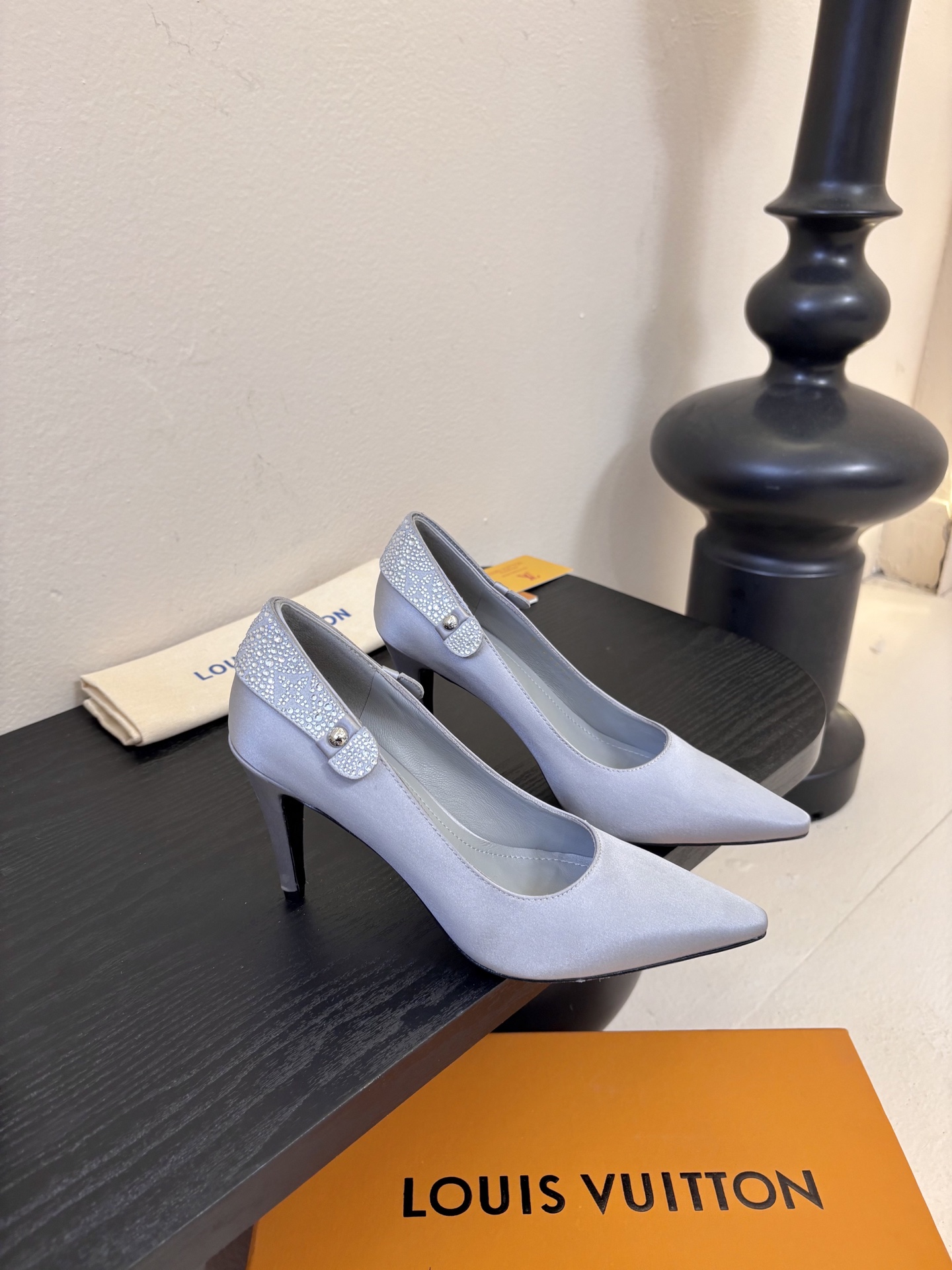 夏季新款 LOUIS VUITTON 路易威登 LV LEGACY 露跟高跟鞋后空凉鞋尖头猫跟高跟凉鞋本