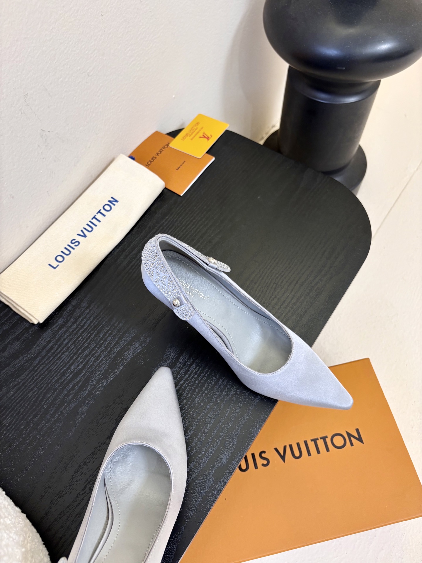 夏季新款 LOUIS VUITTON 路易威登 LV LEGACY 露跟高跟鞋后空凉鞋尖头猫跟高跟凉鞋本