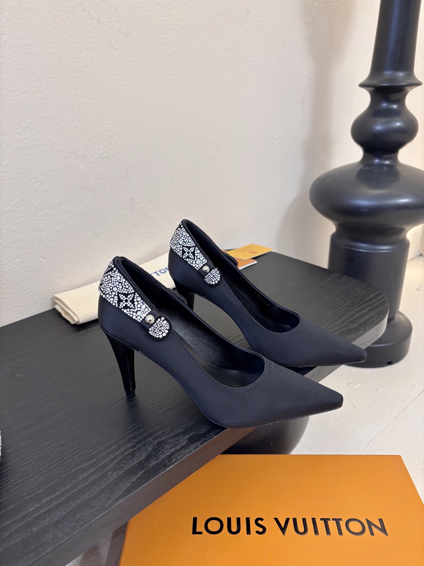 夏季新款 LOUIS VUITTON 路易威登 LV LEGACY 露跟高跟鞋后空凉鞋尖头猫跟高跟凉鞋本