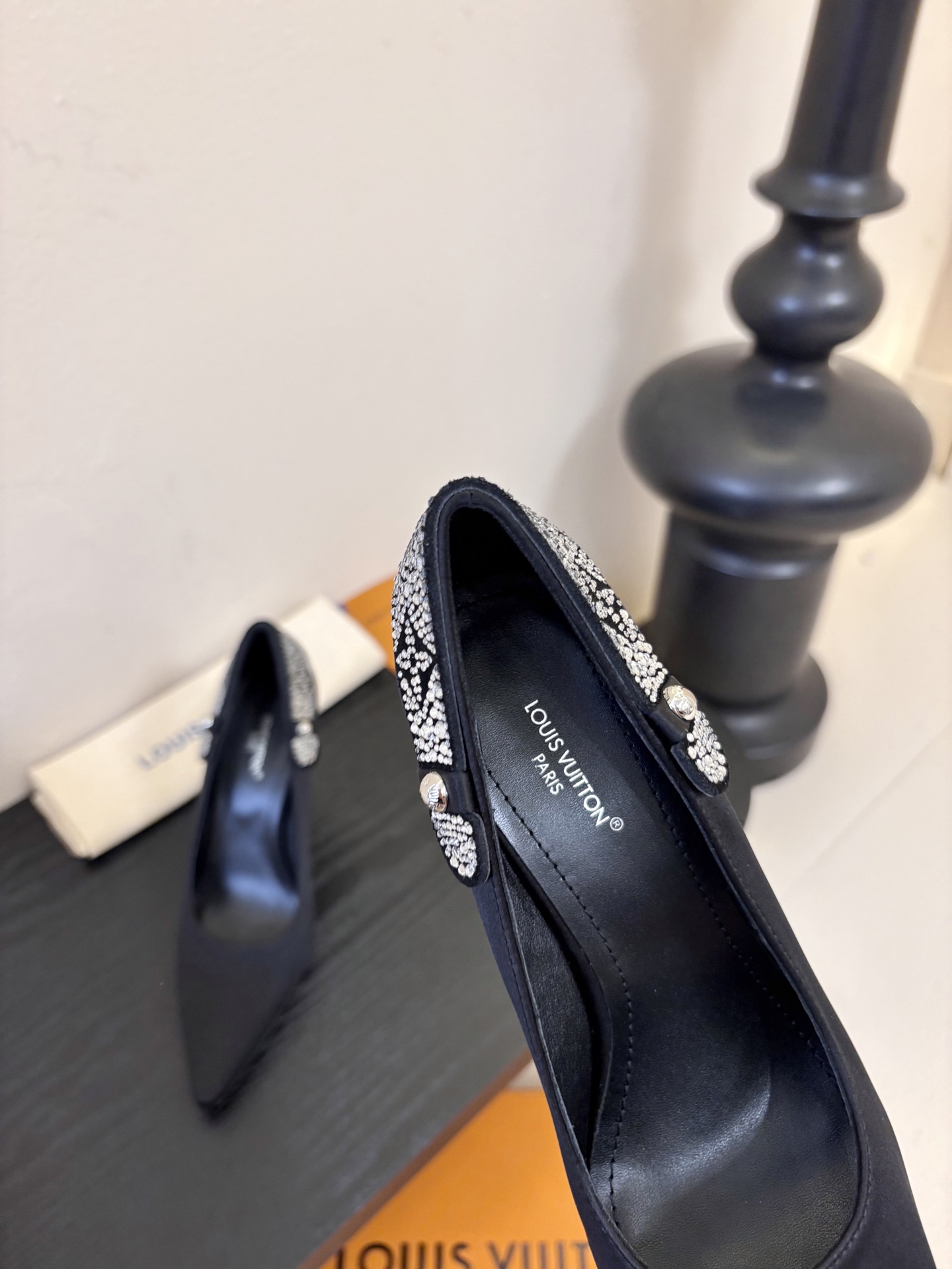 夏季新款 LOUIS VUITTON 路易威登 LV LEGACY 露跟高跟鞋后空凉鞋尖头猫跟高跟凉鞋本