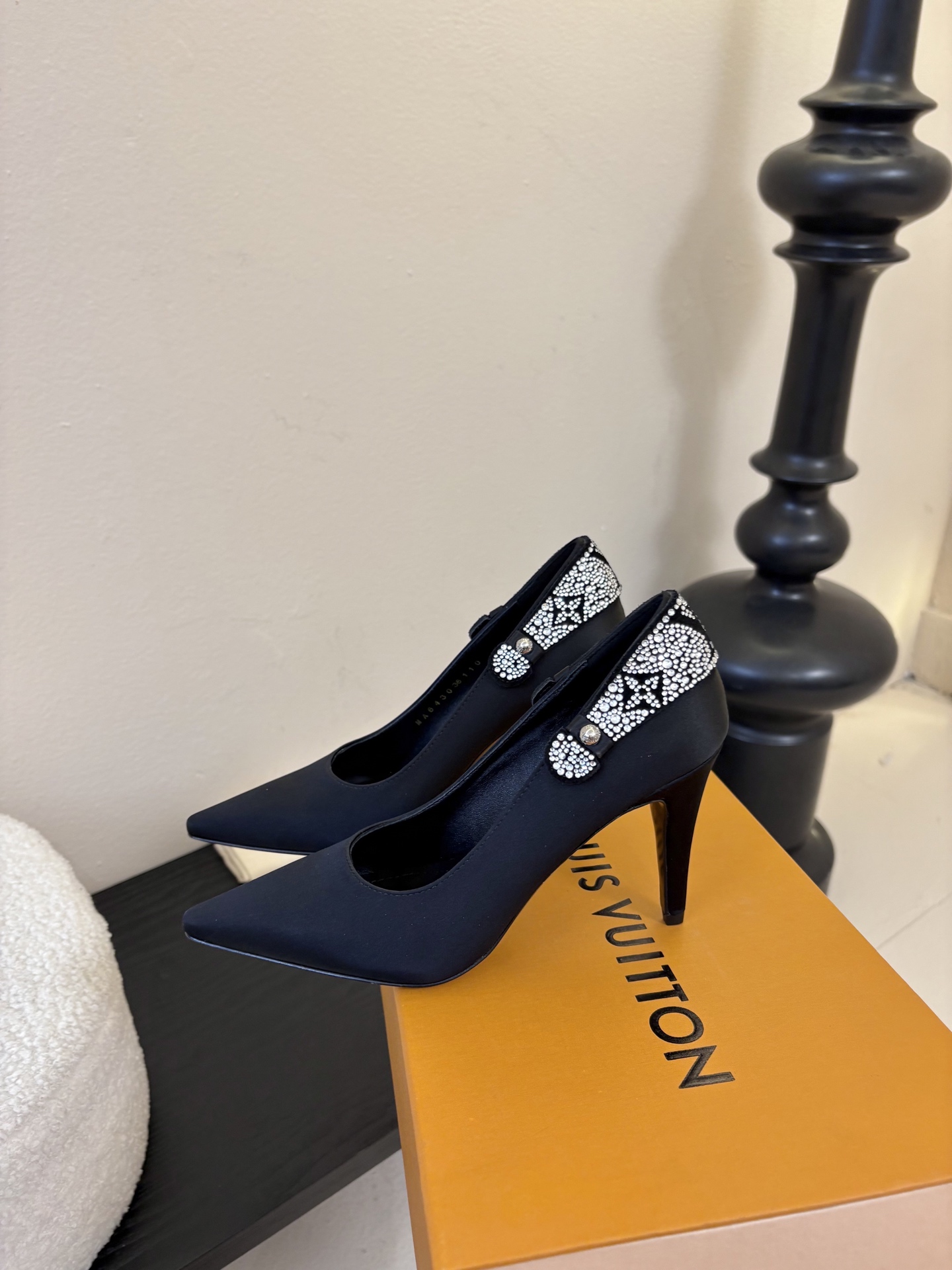 夏季新款 LOUIS VUITTON 路易威登 LV LEGACY 露跟高跟鞋后空凉鞋尖头猫跟高跟凉鞋本