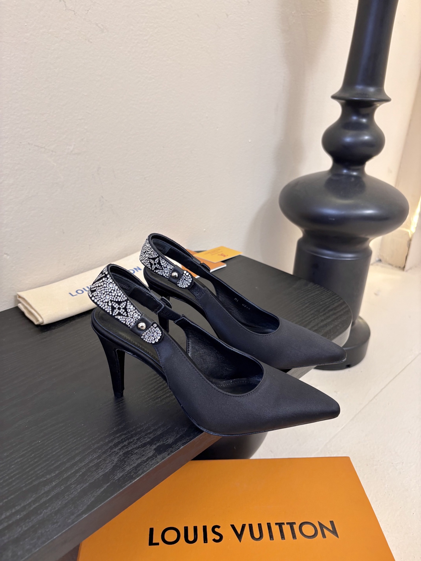 夏季新款 LOUIS VUITTON 路易威登 LV LEGACY 露跟高跟鞋后空凉鞋尖头猫跟高跟凉鞋本