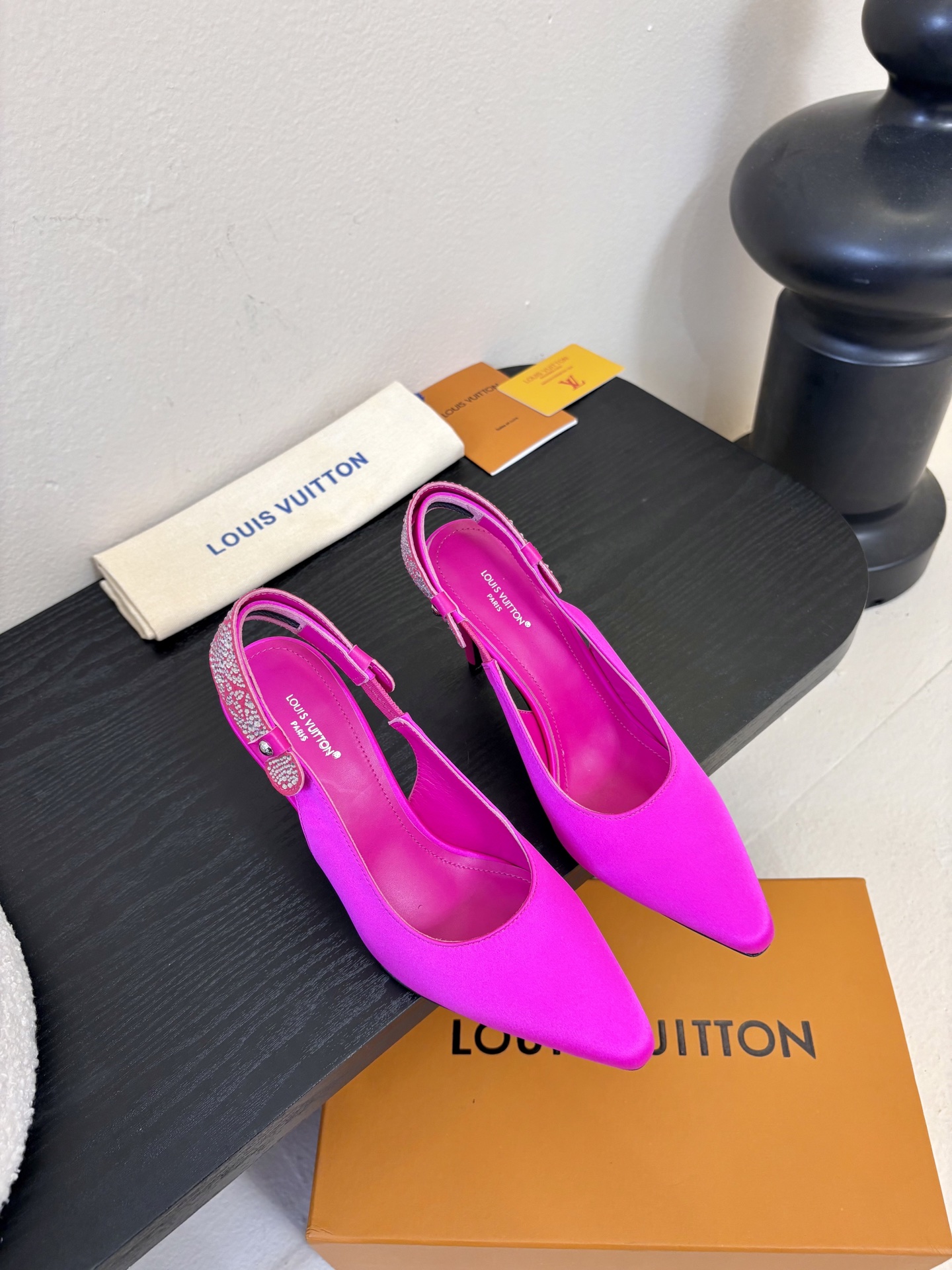 夏季新款 LOUIS VUITTON 路易威登 LV LEGACY 露跟高跟鞋后空凉鞋尖头猫跟高跟凉鞋本