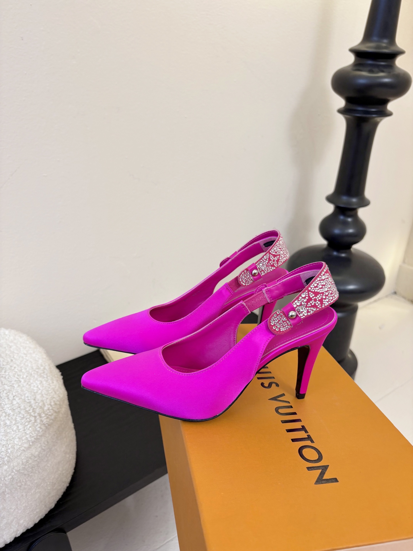 夏季新款 LOUIS VUITTON 路易威登 LV LEGACY 露跟高跟鞋后空凉鞋尖头猫跟高跟凉鞋本