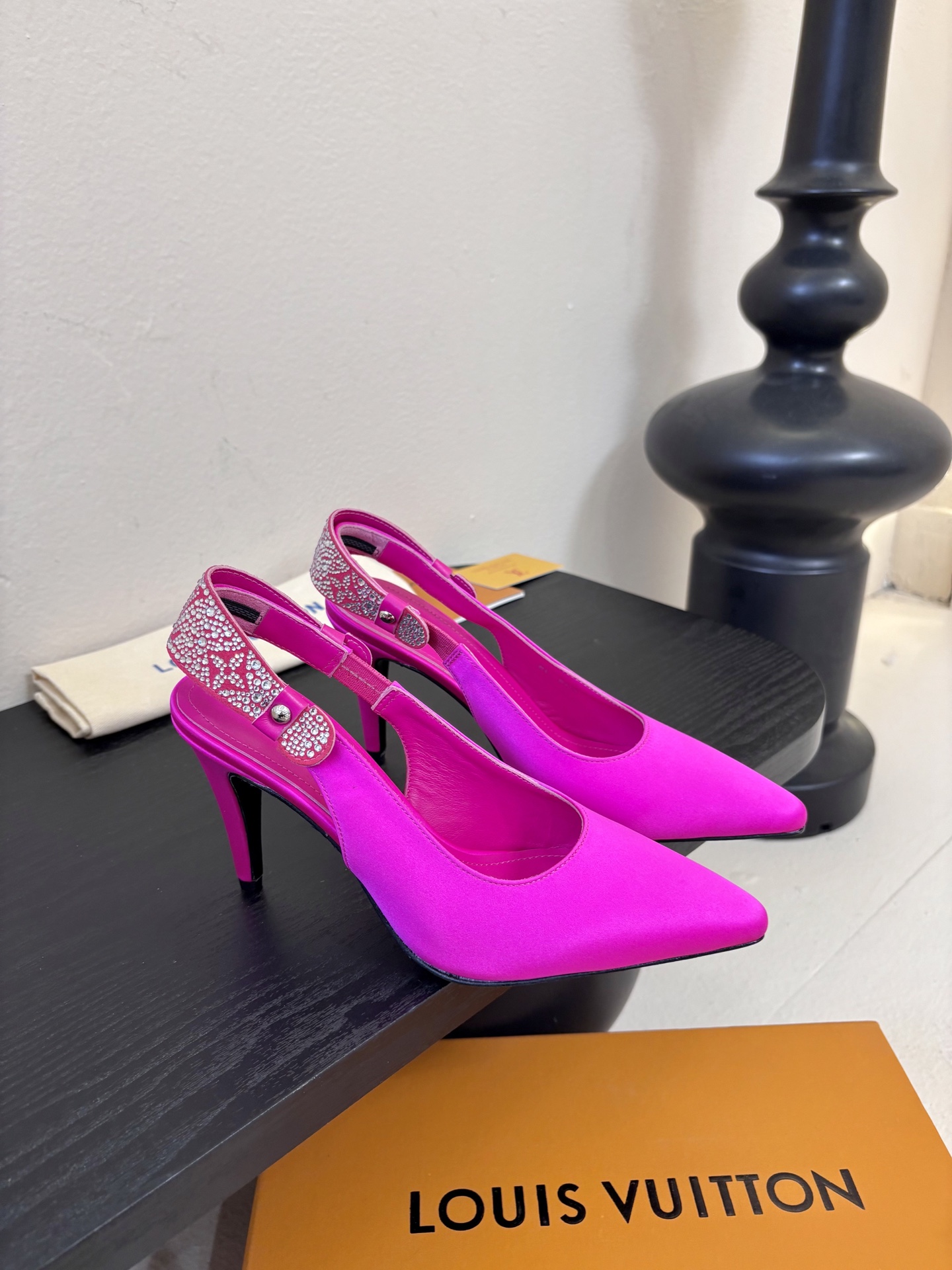 夏季新款 LOUIS VUITTON 路易威登 LV LEGACY 露跟高跟鞋后空凉鞋尖头猫跟高跟凉鞋本