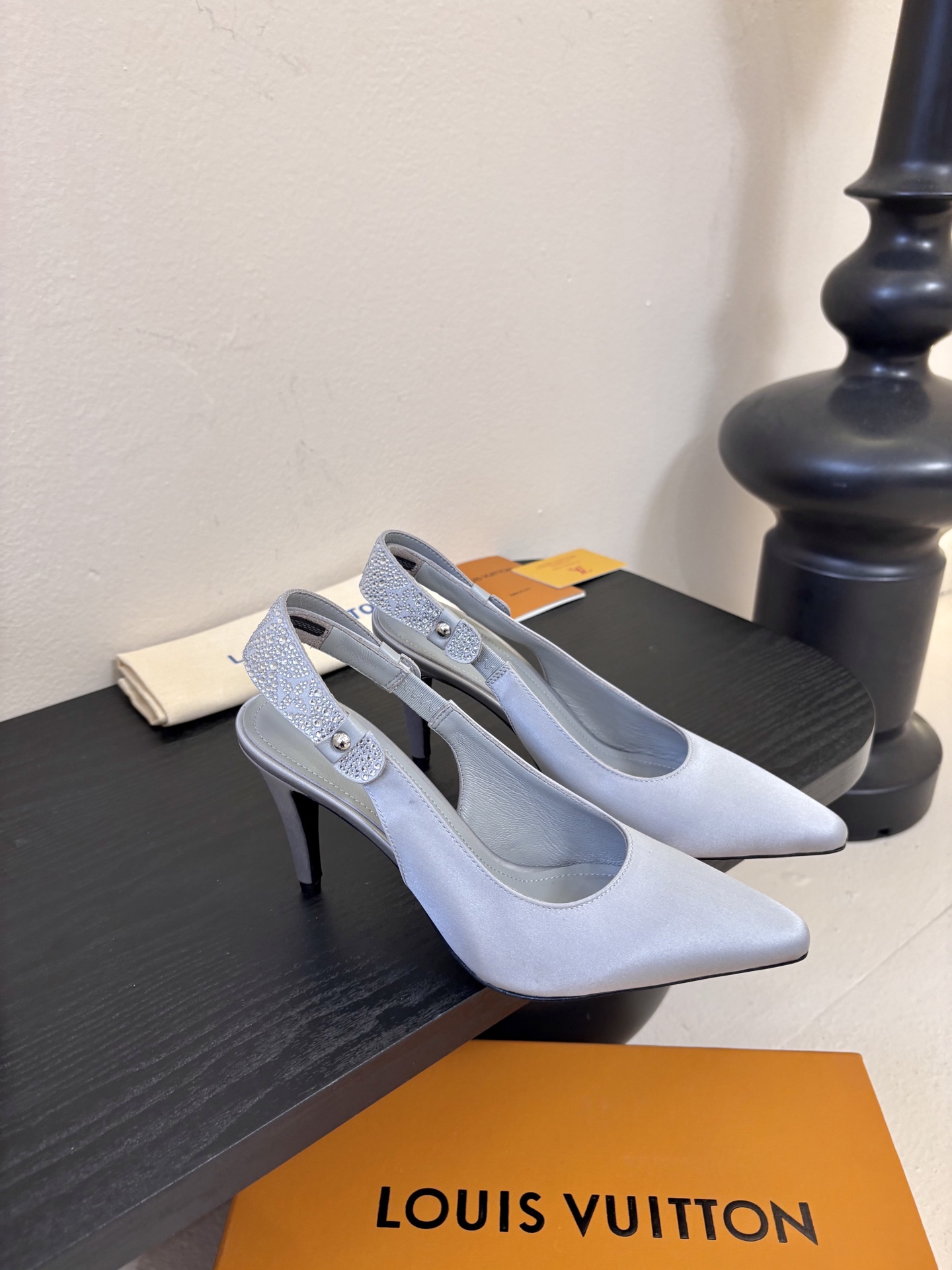 夏季新款 LOUIS VUITTON 路易威登 LV LEGACY 露跟高跟鞋后空凉鞋尖头猫跟高跟凉鞋本