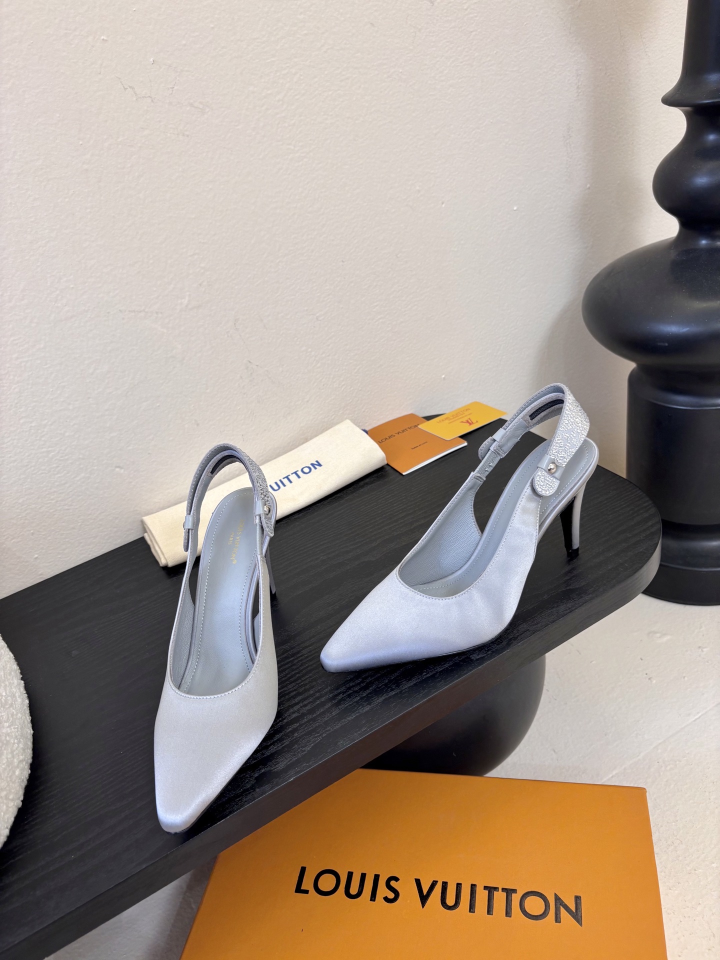 夏季新款 LOUIS VUITTON 路易威登 LV LEGACY 露跟高跟鞋后空凉鞋尖头猫跟高跟凉鞋本