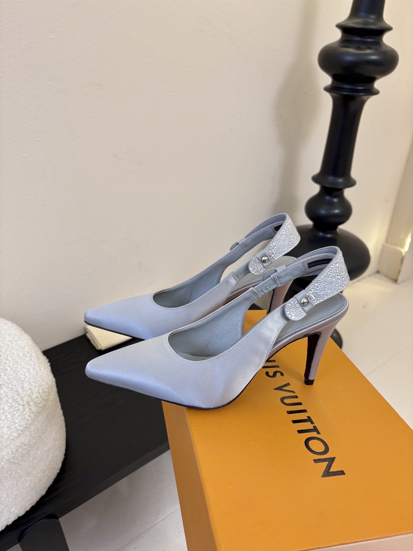 夏季新款 LOUIS VUITTON 路易威登 LV LEGACY 露跟高跟鞋后空凉鞋尖头猫跟高跟凉鞋本