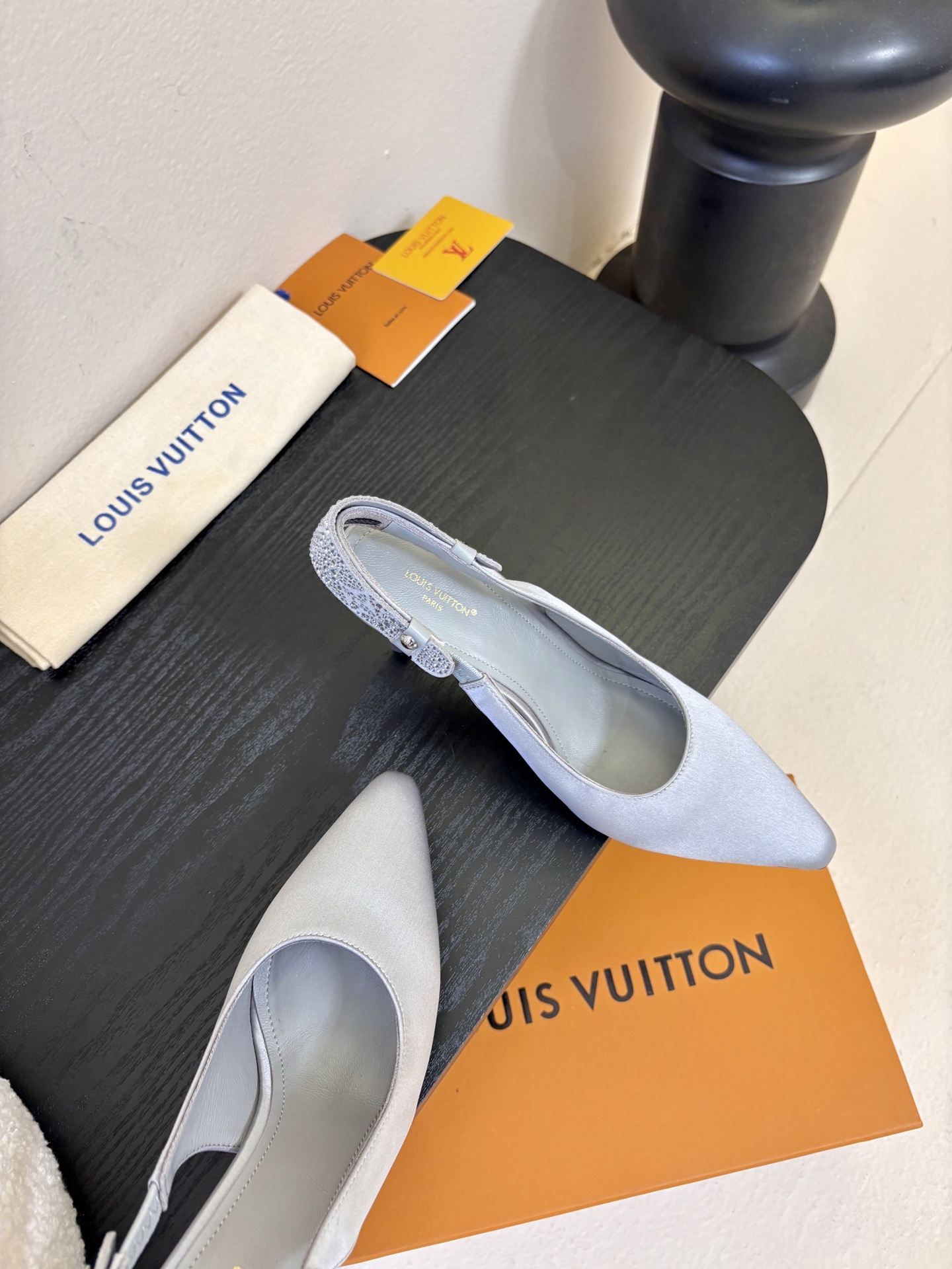 夏季新款 LOUIS VUITTON 路易威登 LV LEGACY 露跟高跟鞋后空凉鞋尖头猫跟高跟凉鞋本