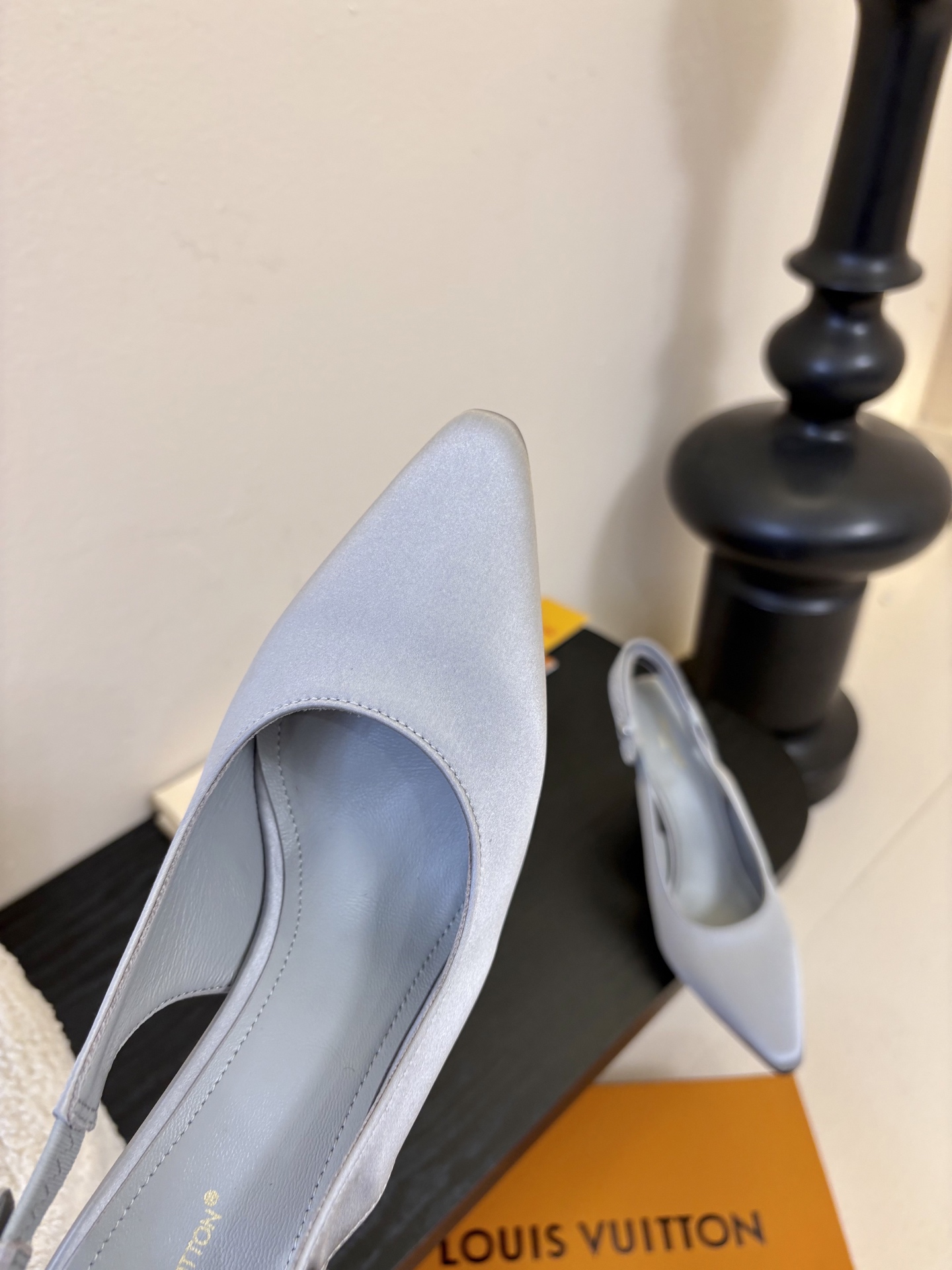 夏季新款 LOUIS VUITTON 路易威登 LV LEGACY 露跟高跟鞋后空凉鞋尖头猫跟高跟凉鞋本