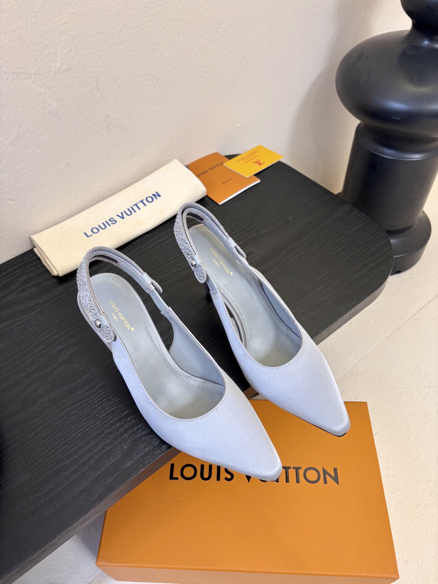 夏季新款 LOUIS VUITTON 路易威登 LV LEGACY 露跟高跟鞋后空凉鞋尖头猫跟高跟凉鞋本