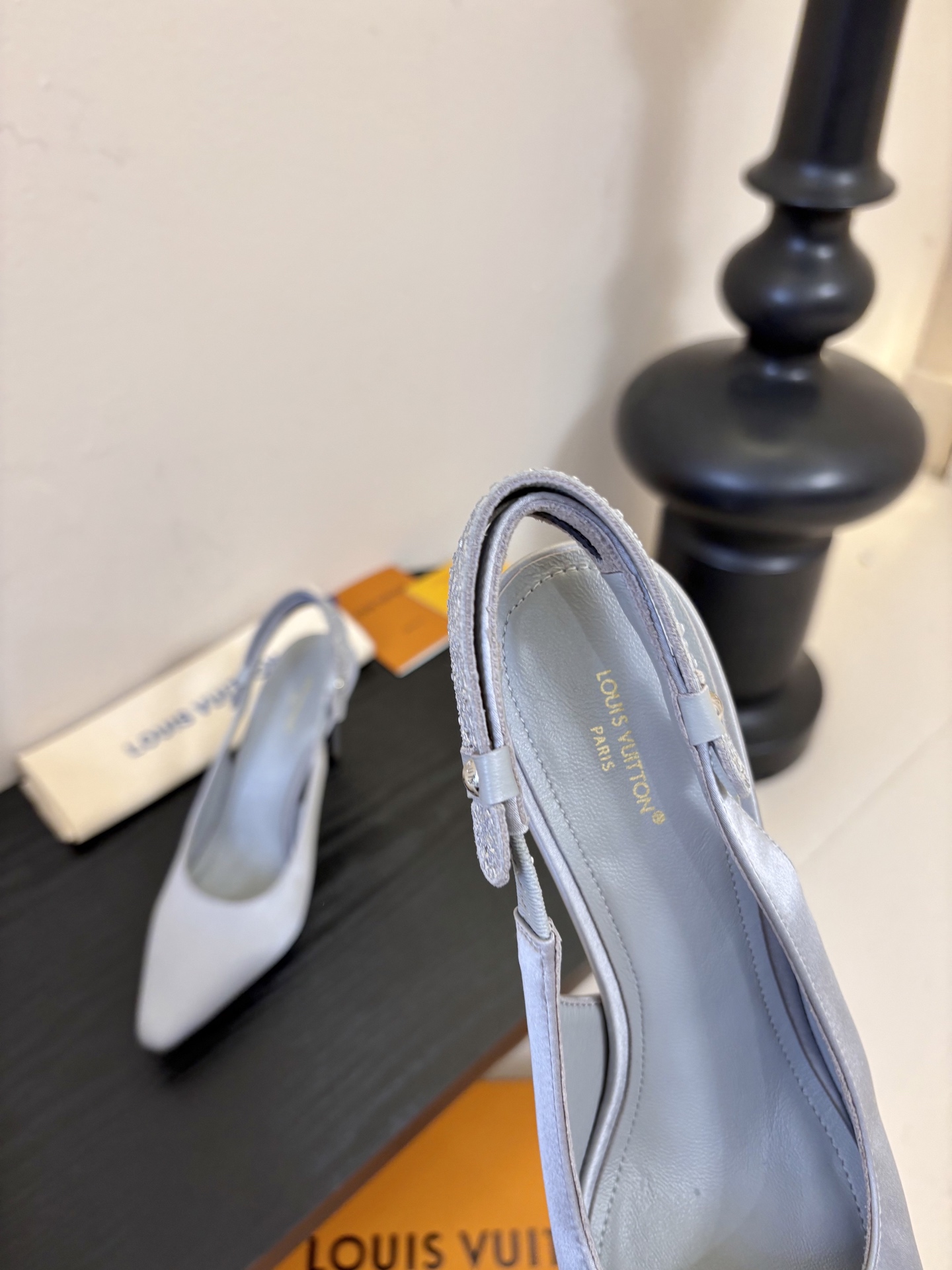 夏季新款 LOUIS VUITTON 路易威登 LV LEGACY 露跟高跟鞋后空凉鞋尖头猫跟高跟凉鞋本